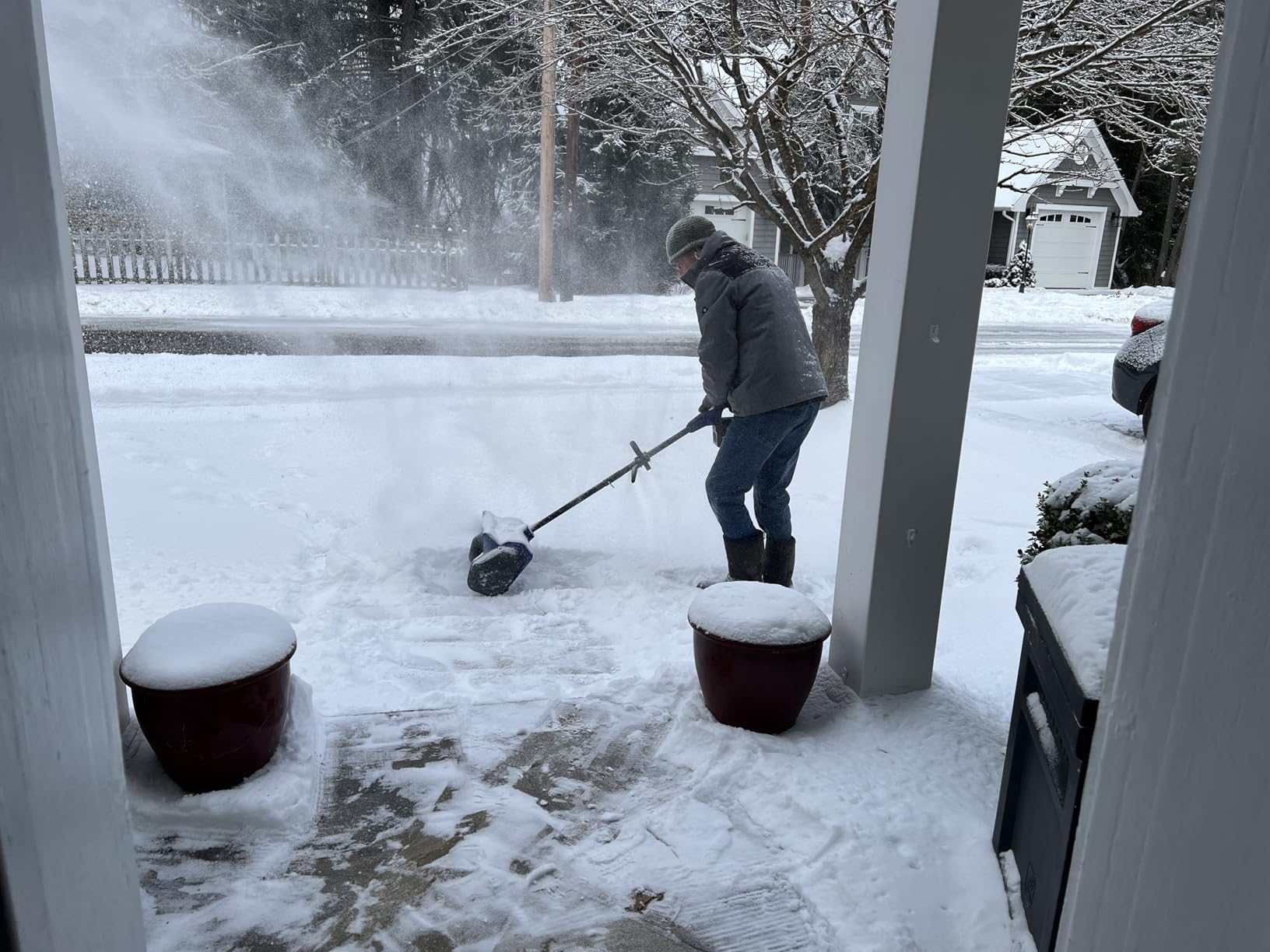Wild Badger Power 40V Cordless Electric Snow Shovel, 12-Inch Brushless, 12-in clearing width, up to 8-in snow depth, fixed forward throw up to 20 ft, 4.0Ah battery and fast charger included customer photo 1