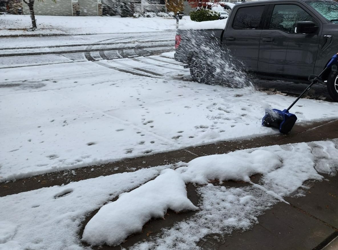 Wild Badger Power 40V Cordless Electric Snow Shovel, 12-Inch Brushless, 12-in clearing width, up to 8-in snow depth, fixed forward throw up to 20 ft, 4.0Ah battery and fast charger included customer photo 2