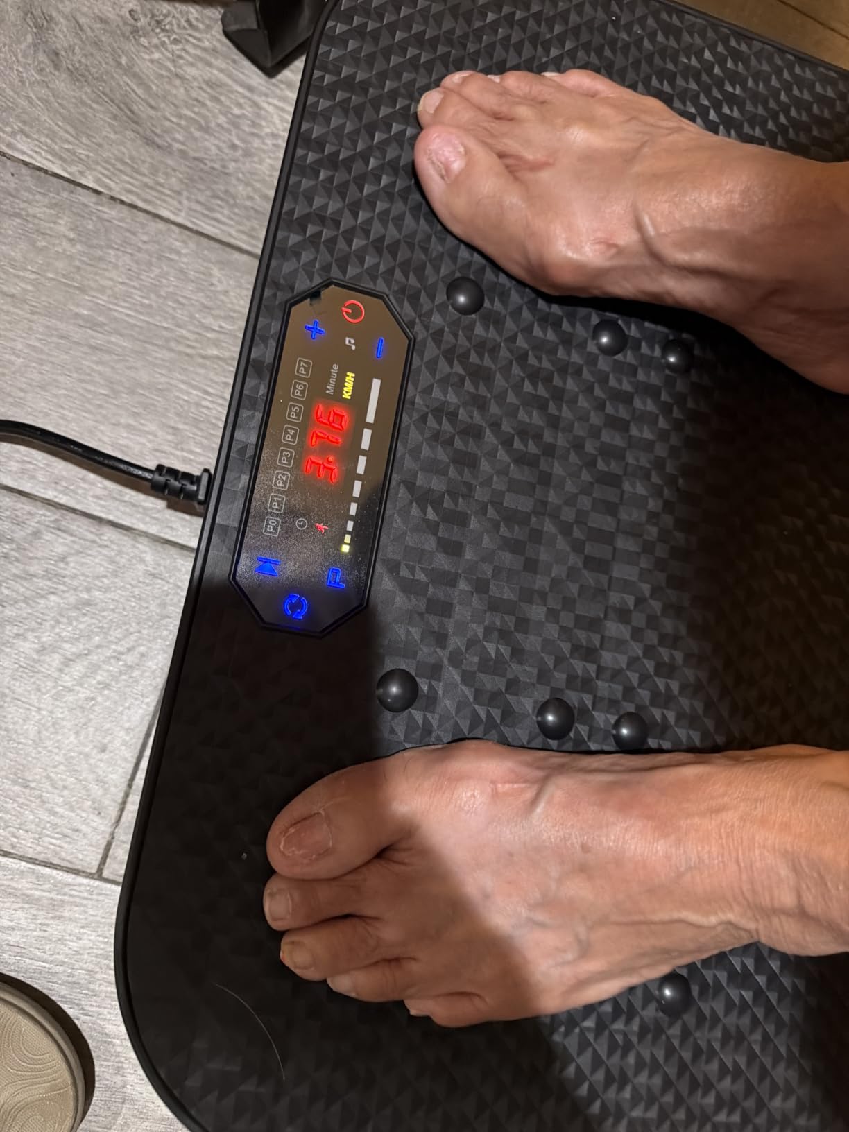 SEDOZIK Vibration Plate for Lymphatic Drainage with Bands Bluetooth, Black | 450 Lbs Capacity Full Body Vibrating Plate Exercise Machine Shake Plate Platform Weight Loss, Workout Equipment for Women Men customer photo 2