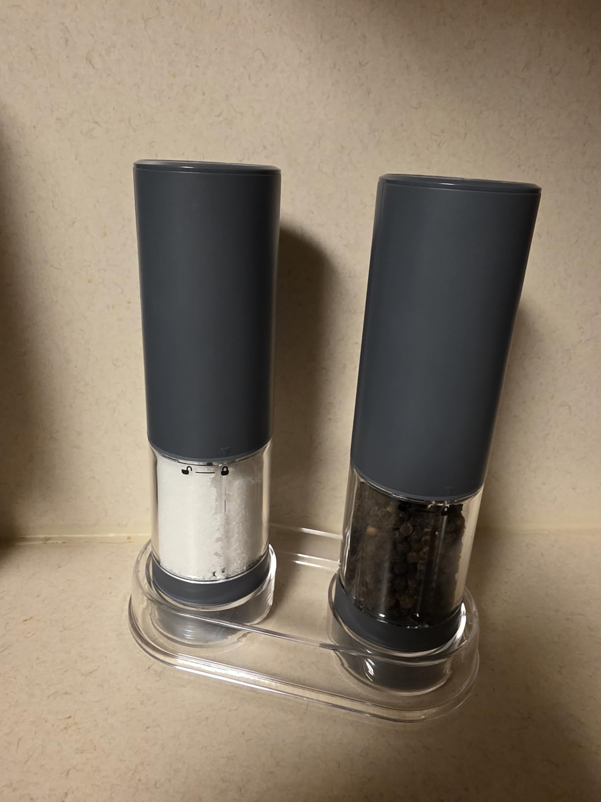 Electric Salt and Pepper Grinder Set Automatic Battery Pepper Mill Shakers Adjustable Coarseness Upgraded Larger Capacity with LED (2 Pack) customer photo 2