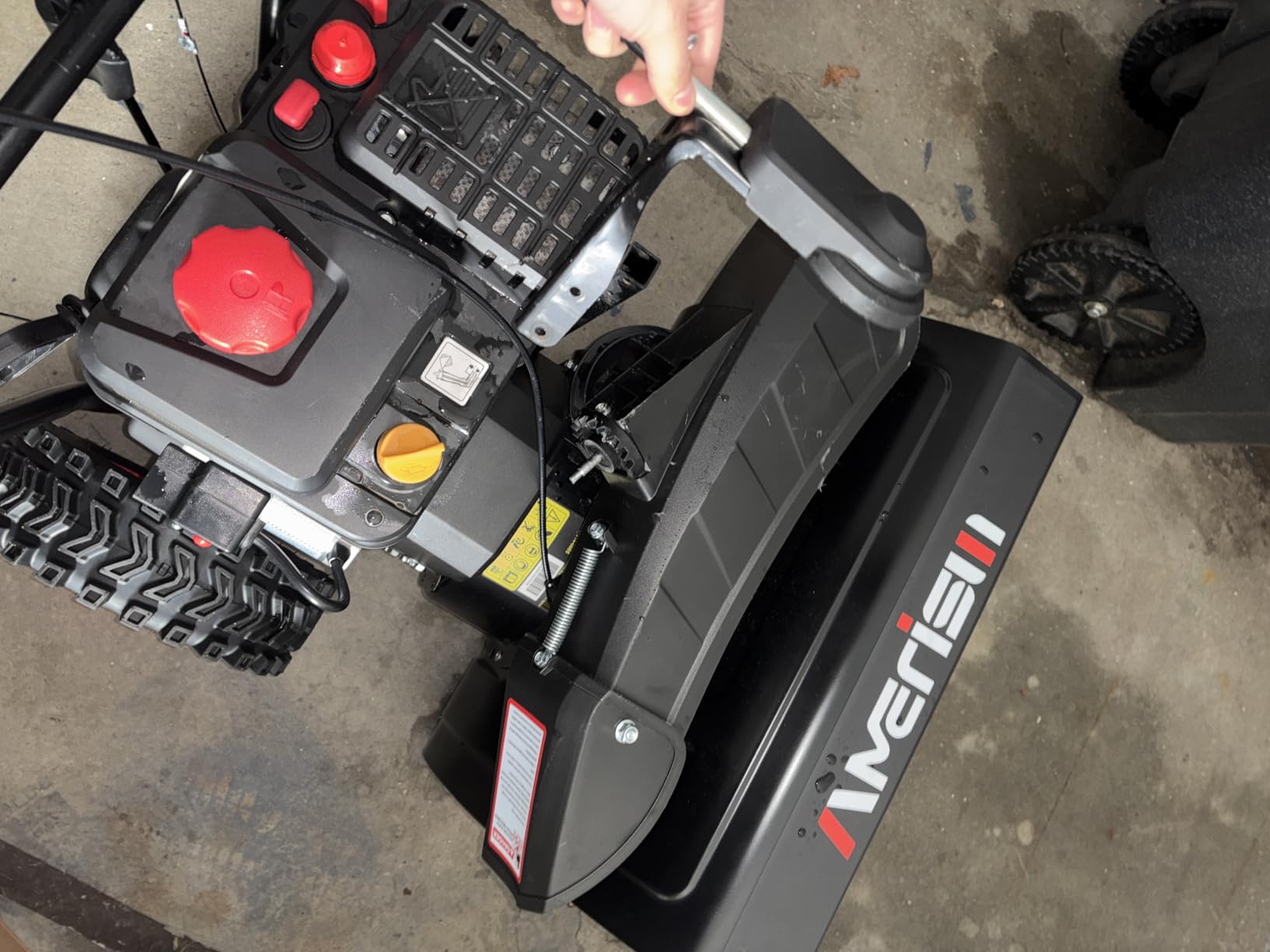 AMERISUN 24-Inch Gas Snow Blower with 212cc 4-Cycle OHV Engine, Recoil Start, 40Ft Snow Throwing for Decks, Driveways, and Sidewalks customer photo 2