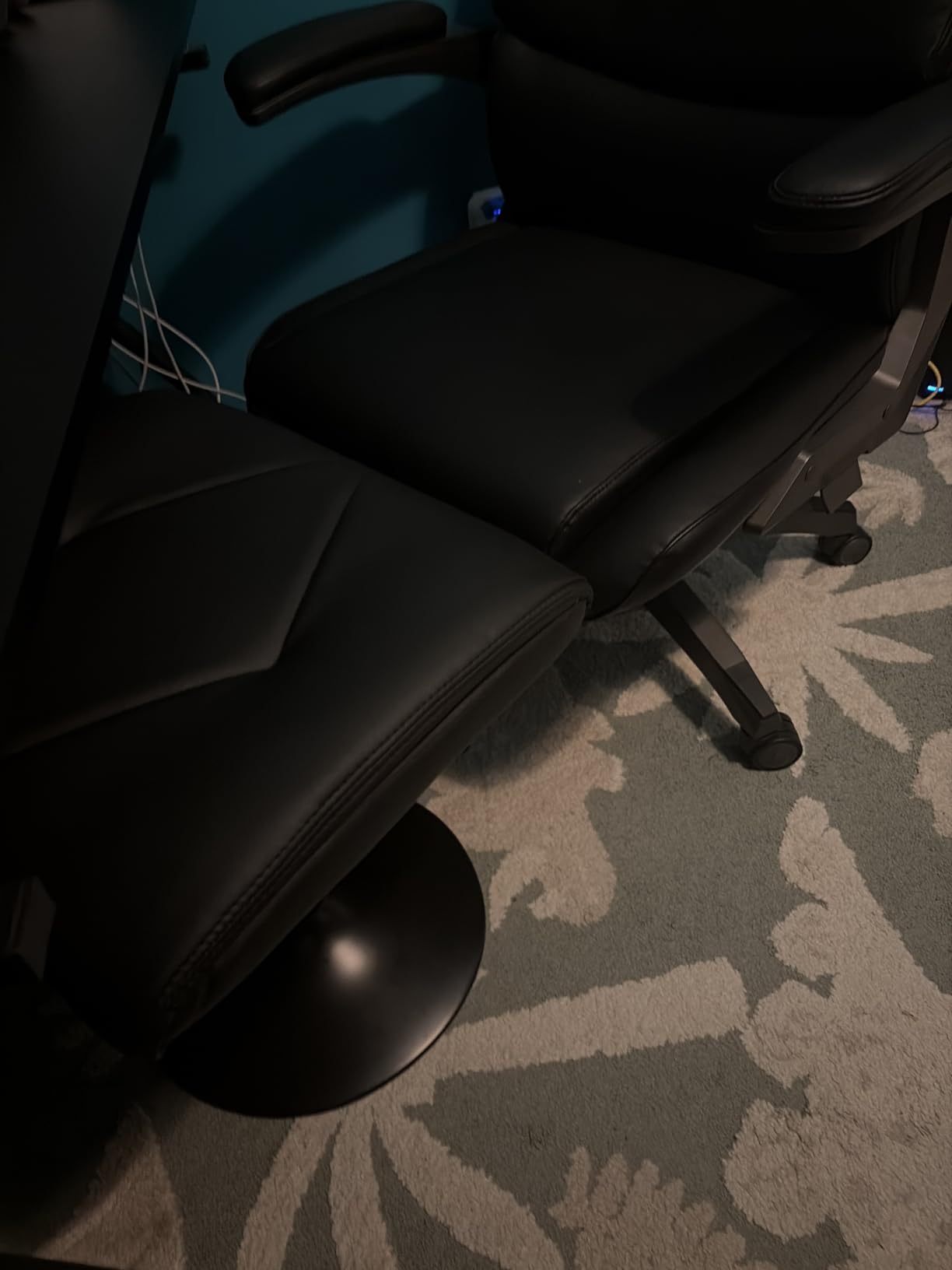 VECELO Foot Rest Under Desk Ottoman, PU Height Adjustable Footrest with Comfort Padding, Leg Rest for Desk for Relieving Leg Pain, Stiffness, and etc, Black customer photo 1