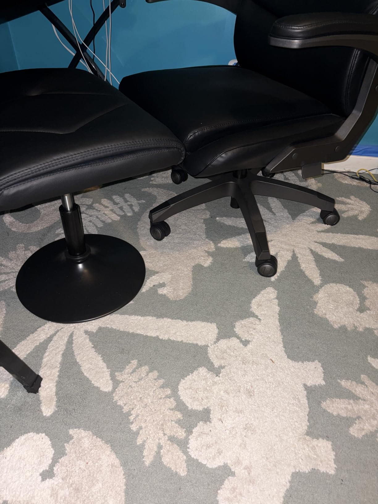 VECELO Foot Rest Under Desk Ottoman, PU Height Adjustable Footrest with Comfort Padding, Leg Rest for Desk for Relieving Leg Pain, Stiffness, and etc, Black customer photo 2