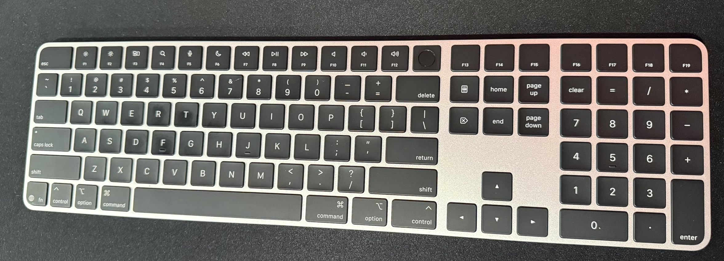 Magic Keyboard with Touch ID and Numeric Keypad for Mac Models with Apple Silicon - US English - Black Keys customer photo 2
