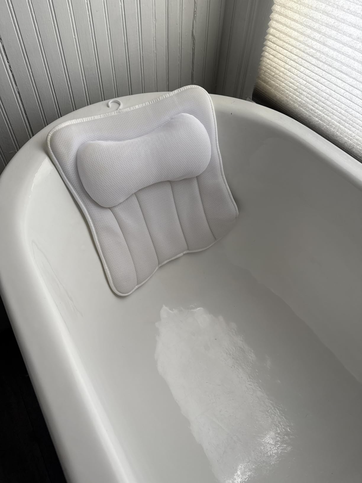 GORILLA GRIP Bath Pillow for Tub, 6 Strong Suction Cups, 4D Mesh FlexComfort Headrest for Neck, Head and Back Support, Luxury Machine Washable Pillows, Bathtub Accessories, Spa Gifts for Women, White customer photo 1