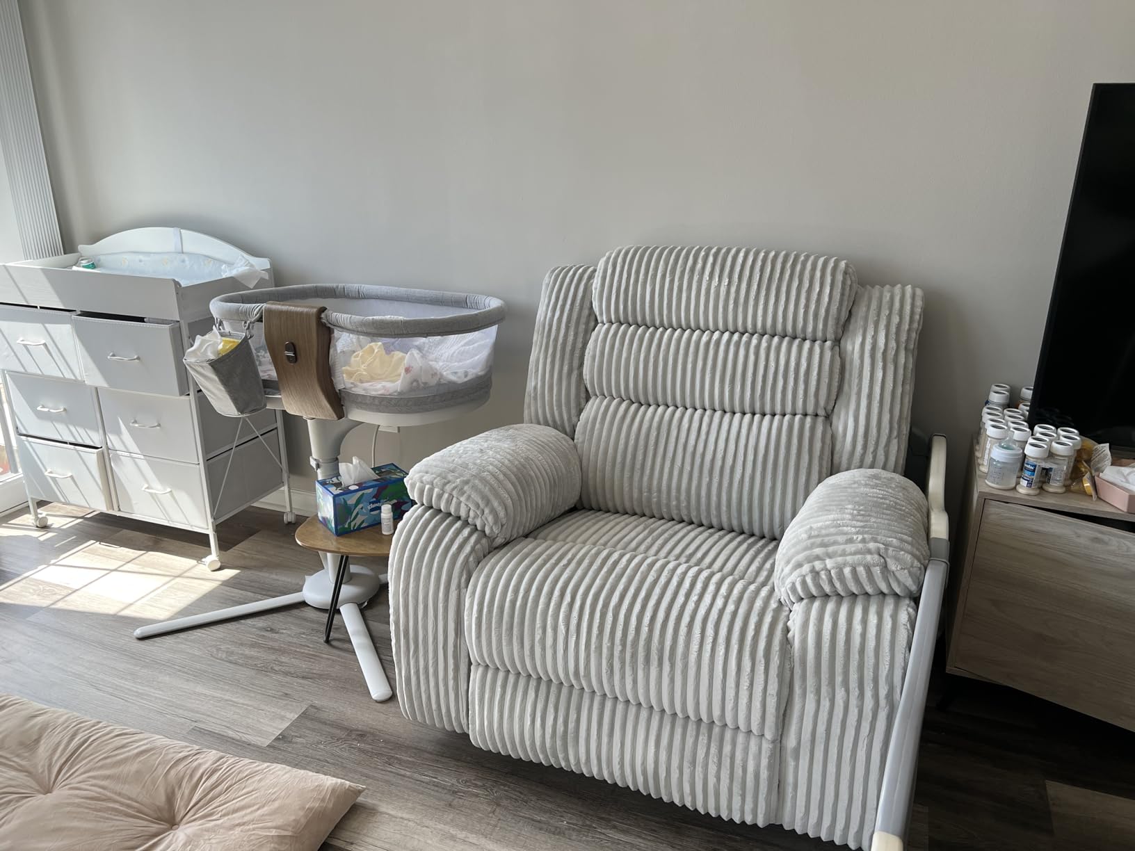 SINCRUMI Power Swivel Rocker Recliner Chair for Adult with Vibration & Heat customer photo 1