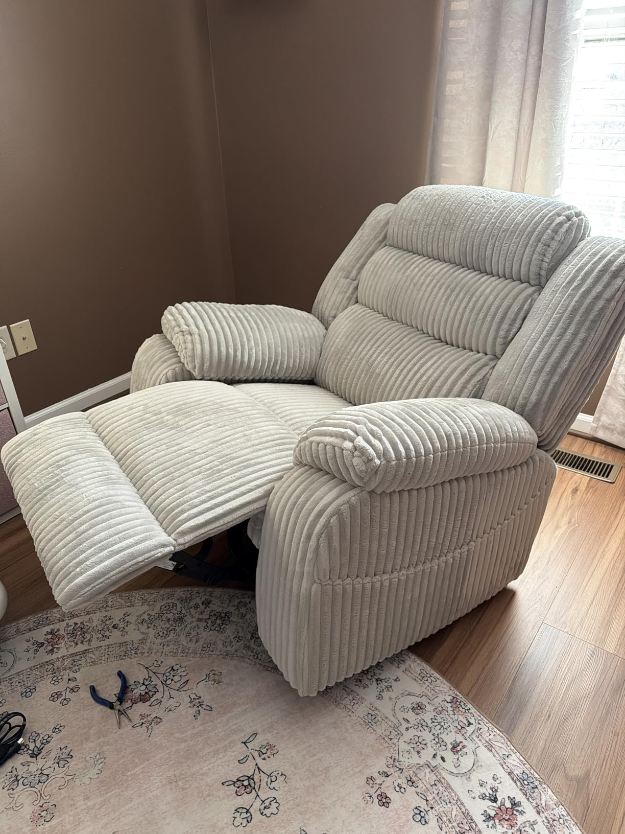 SINCRUMI Power Swivel Rocker Recliner Chair for Adult with Vibration & Heat customer photo 2
