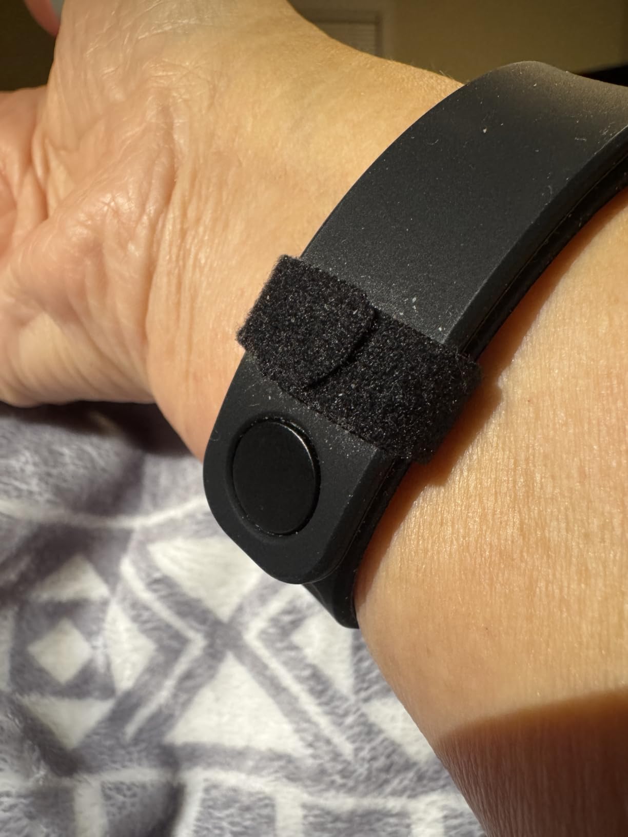 Wellue Wrist Pulse Oximeter| 100-Hour Endurance Blood Oxygen Monitor with Audible Reminder, Rechargeble Checkme O2 Ultra for Tracking SpO2 and Pulse Rate, Comes with Free PC Software & APP customer photo 2