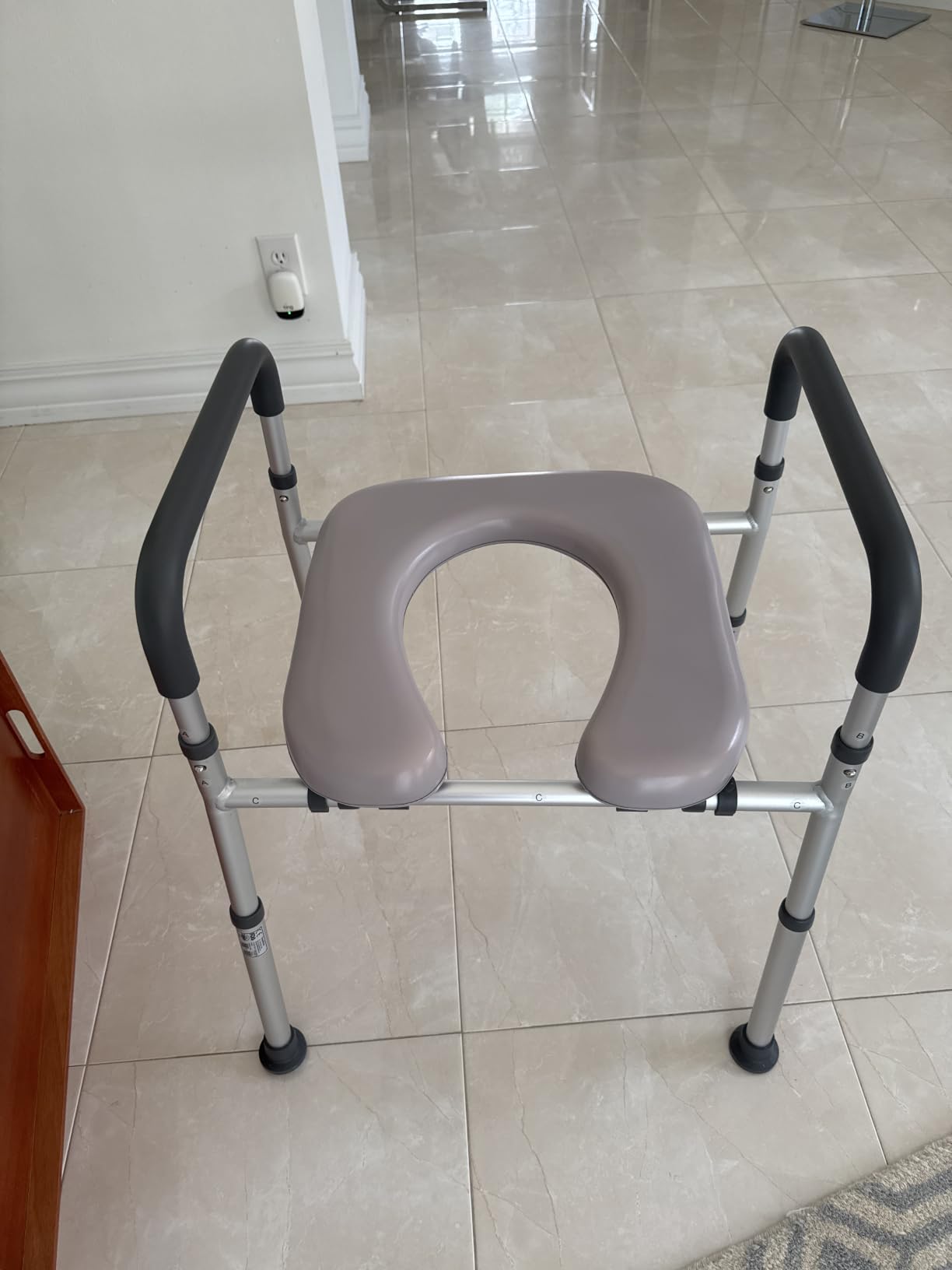 soundfuse Heavy Duty Raised Toilet Seat with Handles for Senior, 400 lbs | Adjustable Height & Width, Aluminum Reinforced Frame, Padded Seat, Handicap Elevated Toilet Seat Riser, Fit Most Toilets customer photo 1