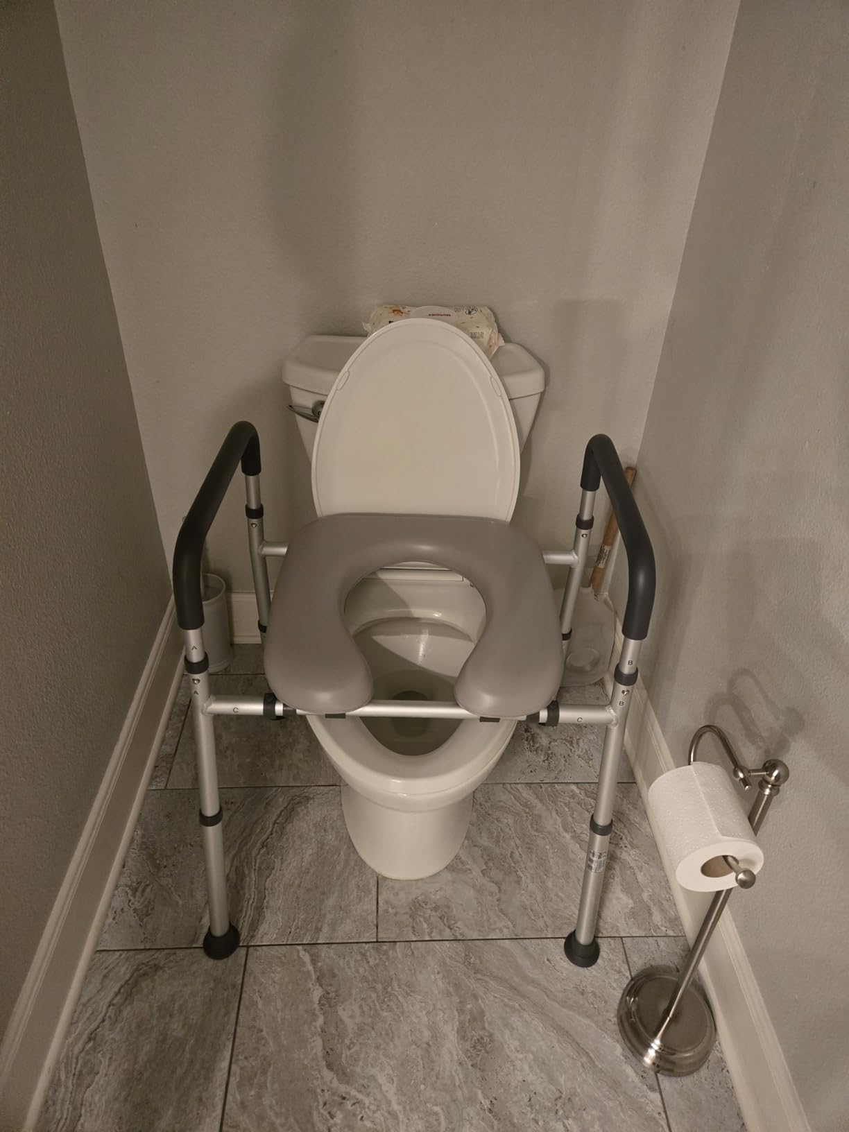 soundfuse Heavy Duty Raised Toilet Seat with Handles for Senior, 400 lbs | Adjustable Height & Width, Aluminum Reinforced Frame, Padded Seat, Handicap Elevated Toilet Seat Riser, Fit Most Toilets customer photo 2