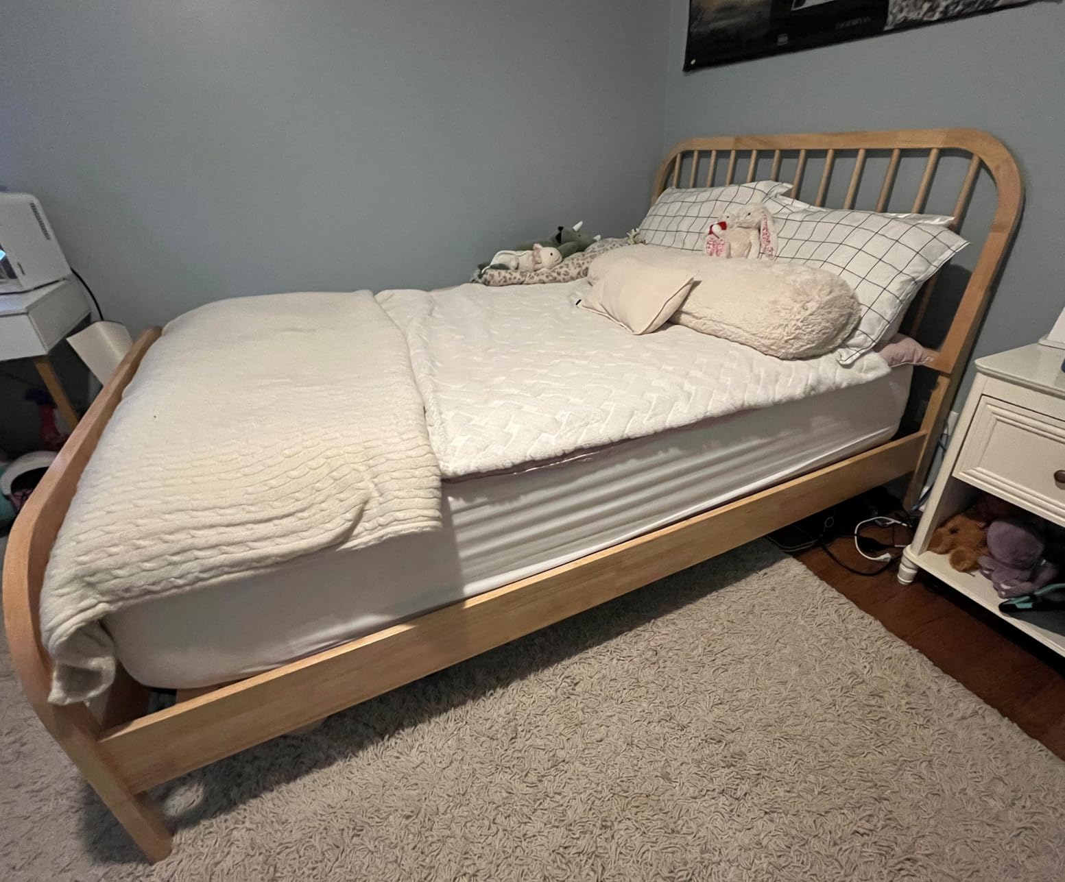 DG Casa Wesley Solid Wood Queen Size Bed Frame - Mid Century Modern Style, Platform with Spindle Headboard and Footboard, No Box Spring Required, Natural Finish customer photo 1