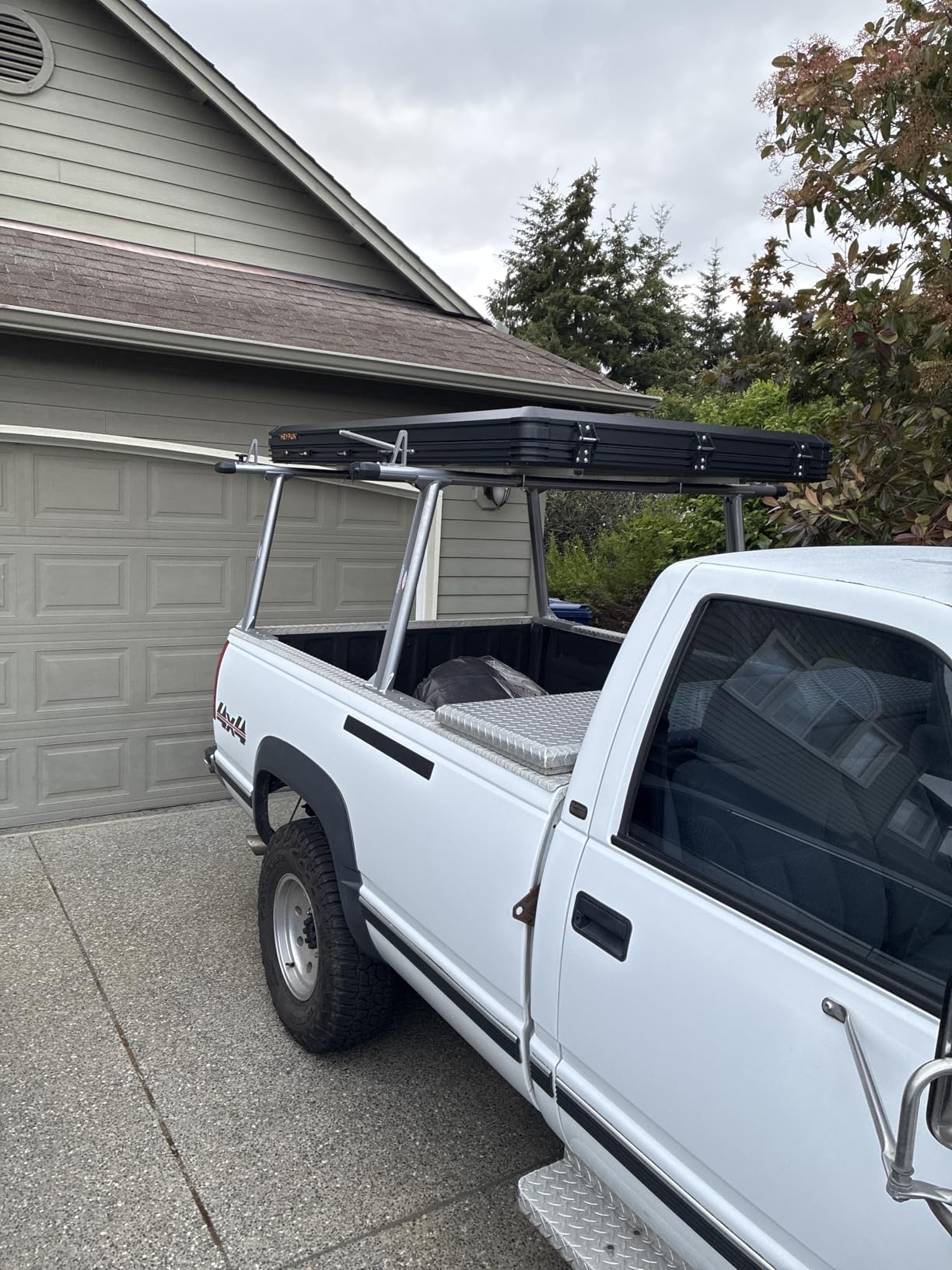 Adventurer Pro Rooftop Tent Hard Shell, 2-3 Person Aluminum Roof Top Tent with Detachable Side Awning & Built-in LED Light Strip customer photo 2