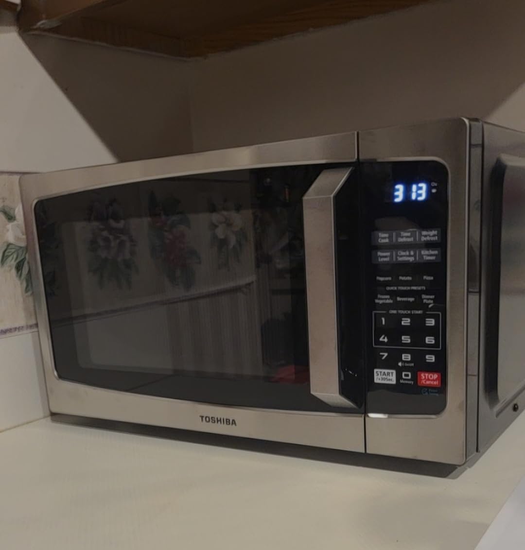 TOSHIBA Microwave Oven, 0.9 Cu.Ft, 900W, Stainless Steel | 6 Auto Menus, 11 Power Levels, Mute Function, Child Lock, LED Lighting, for Apartments & Dorms customer photo 1