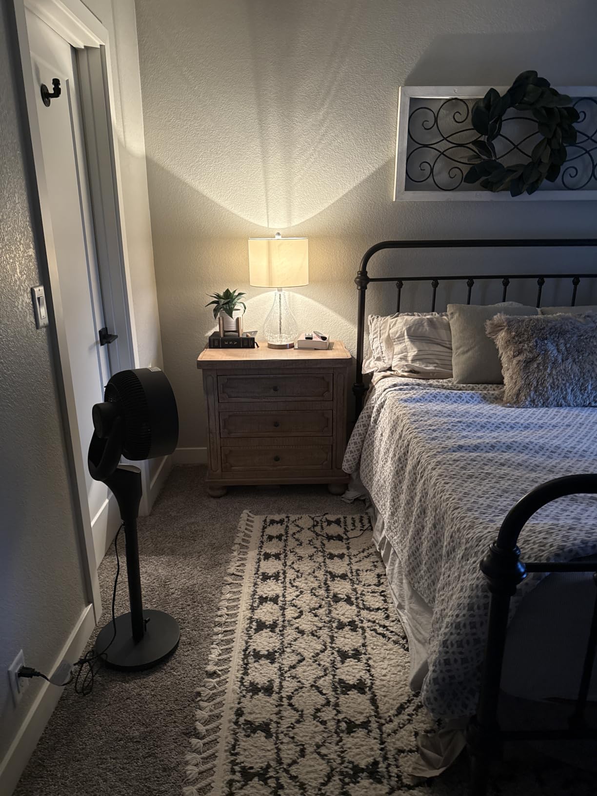 DREO Fan for Bedroom, 2026 Upgraded, 90ft Airflow, 20dB Quiet Fan, 90° Oscillating Standing Fan customer photo 1