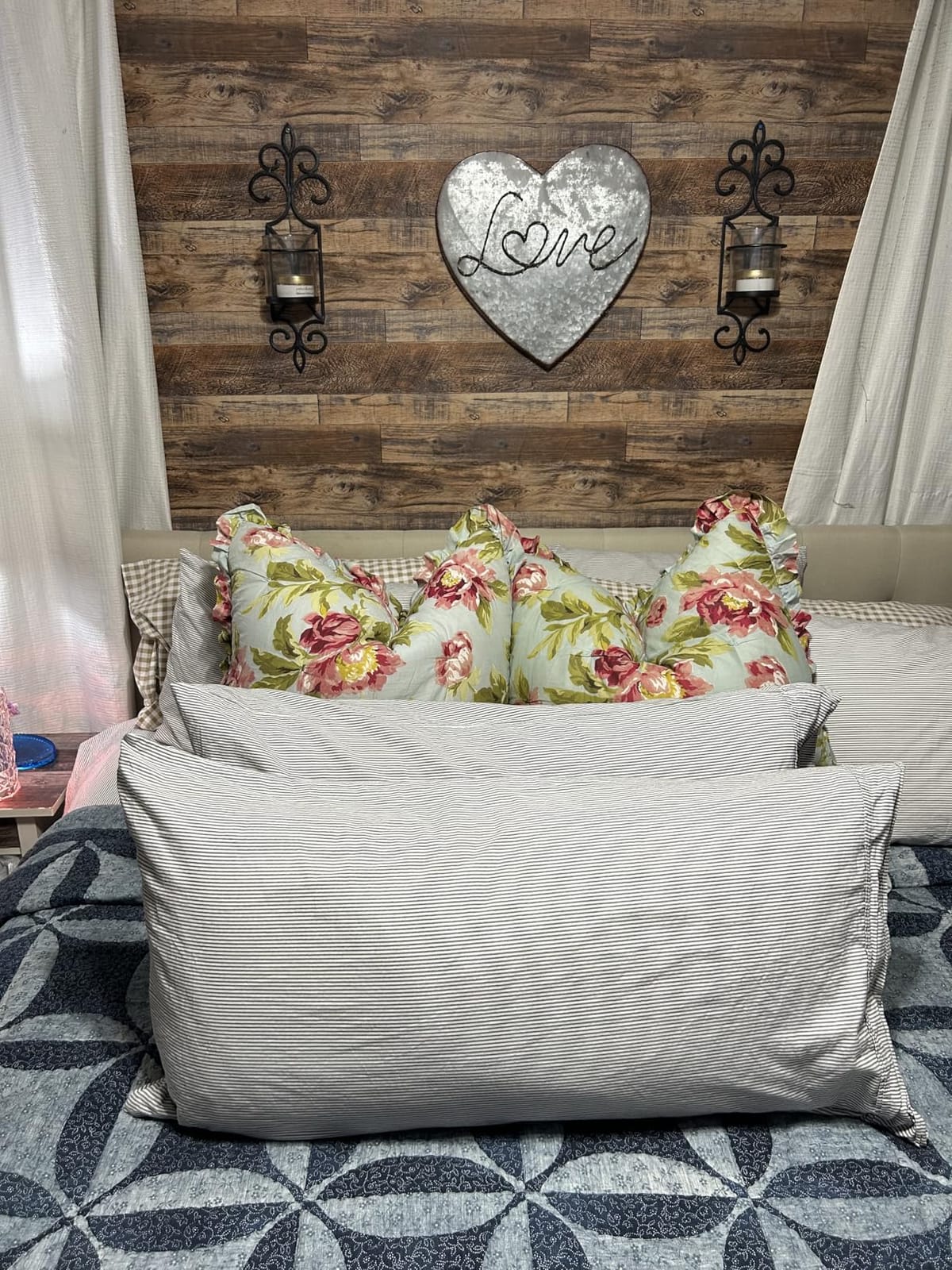 Pacific Coast Pillows Queen Size Set of 2, Goose Feather and Down Pillow for Sleeping, 3-Chamber Hotel Pillow for Side Sleepers and Back Sleepers customer photo 2