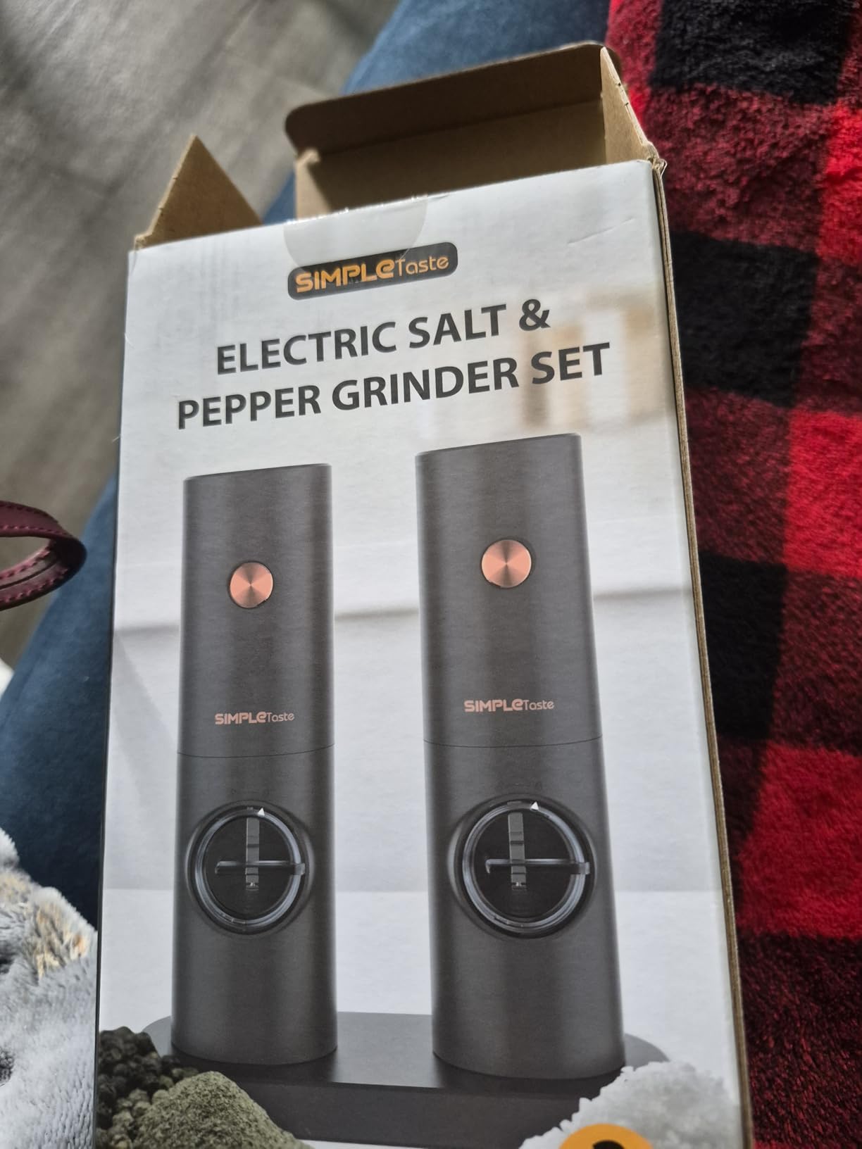 SIMPLETASTE Electric Rechargeable Salt and Pepper Grinder Set | Automatic Pepper Mill Shakers with LED Light, Adjustable Coarseness, One Hand Operation for Kitchen, Dining, Gifting, Black customer photo 2