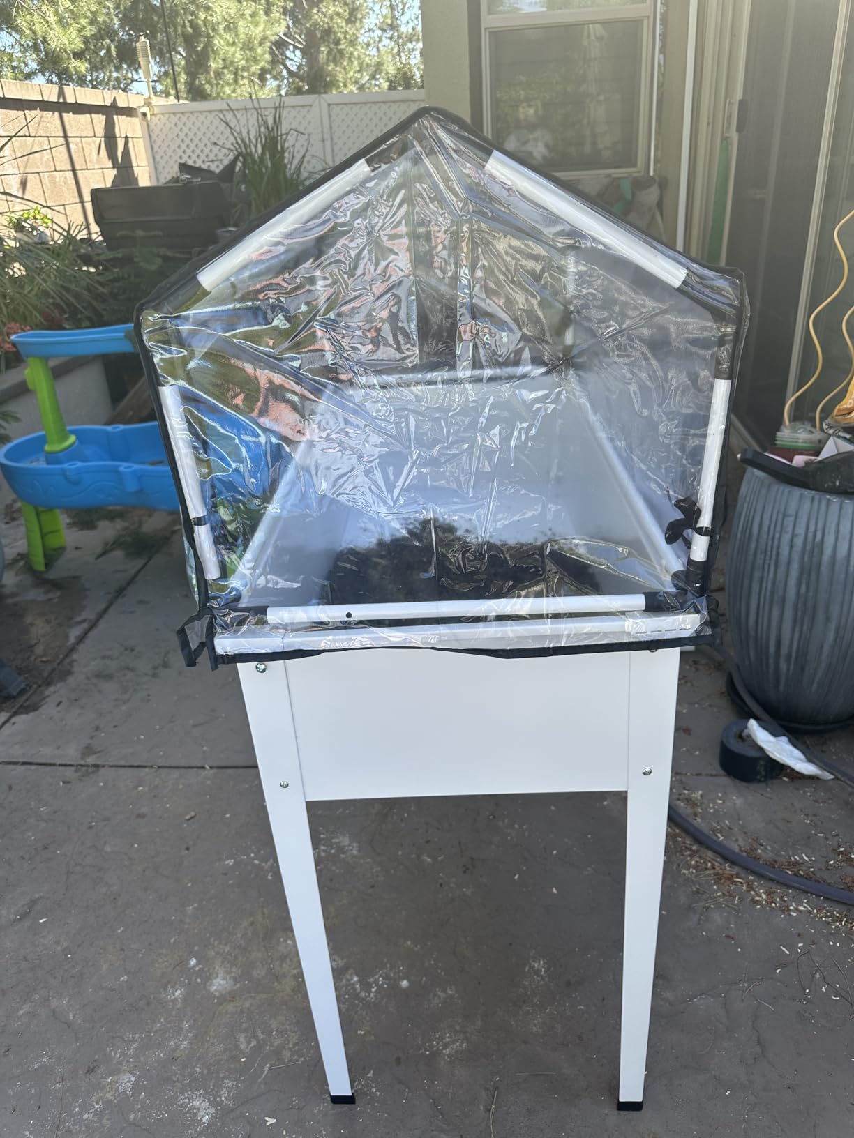 Outsunny Raised Garden Bed with Flip-Up Cover, 39.4
