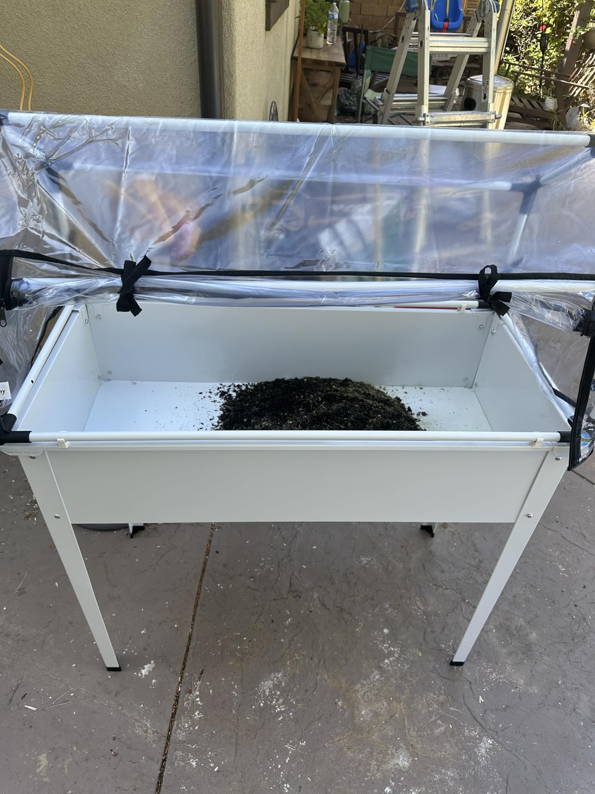 Outsunny Raised Garden Bed with Flip-Up Cover, 39.4