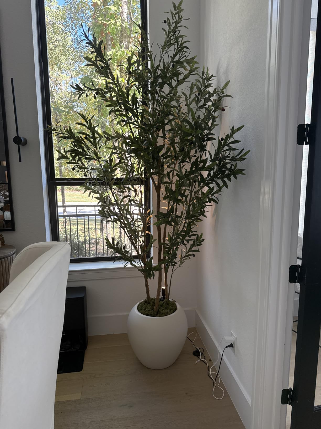 VeriNatural 8FT Artificial Ficus Tree, Indoor Faux Ficus Plant with Realistic Leaves & Natural Wood Trunk, 8ft Tall, Green, All Seasons, Perfect for Living Room Home Decor customer photo 1