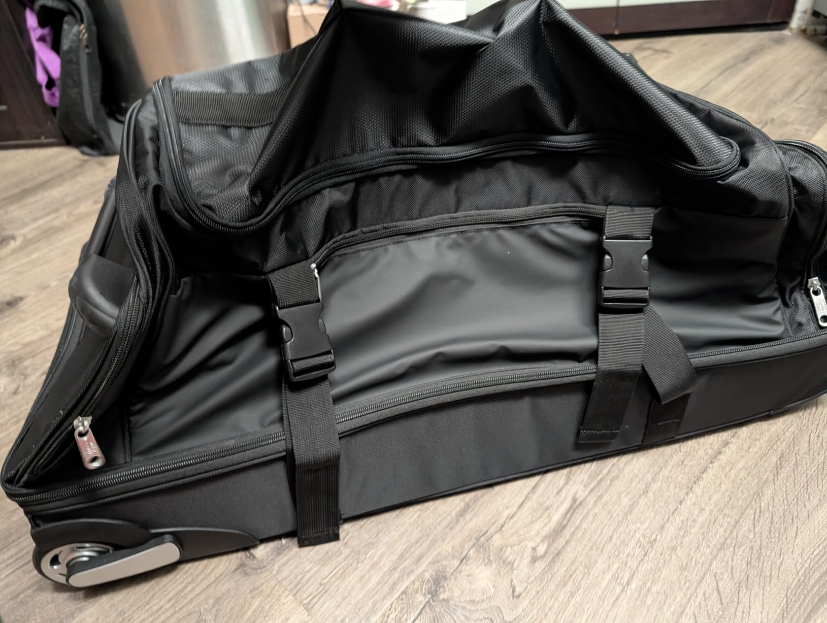 Wheeled Rolling Duffel Bag, 30-Inch (76.2 cm) Checked-Size, Expandable, Shoe Compartment, Telescoping Handle, Black customer photo 2