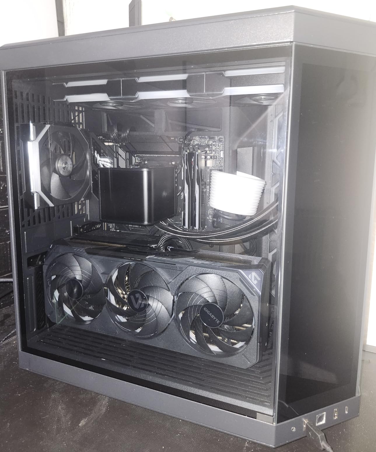 GIGABYTE GeForce RTX 5080 Gaming OC 16G Graphics Card, WINDFORCE Cooling System, 16GB 256-bit GDDR7, GV-N5080GAMING OC-16GD Video Card customer photo 1