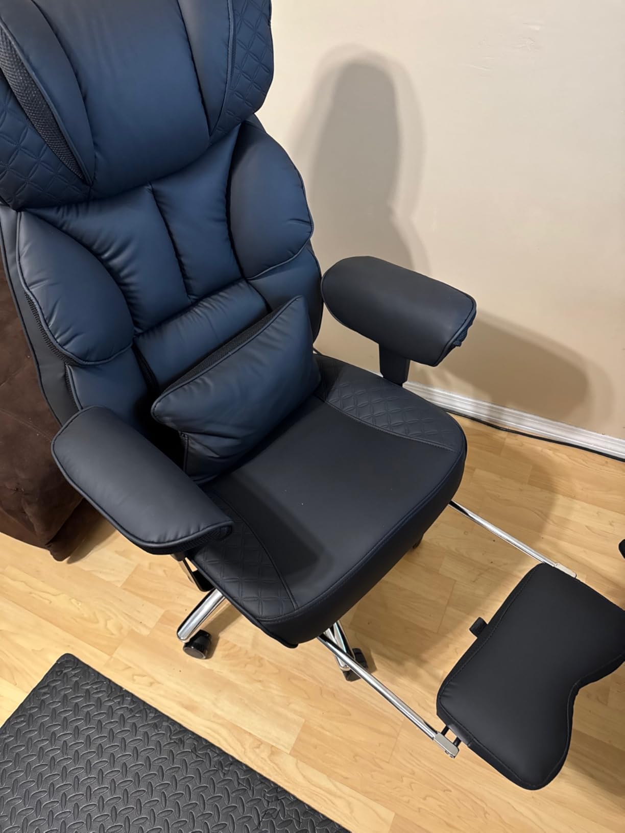 BestGlory Office Desk Chair, Big and Tall Leather Gaming Chair with Footrest, Wide Ergonomic Comfy Executive High-Back Reclining Computer Chairs, Swivel Rolling Wheels and Padded Lumbar Support, Black customer photo 1