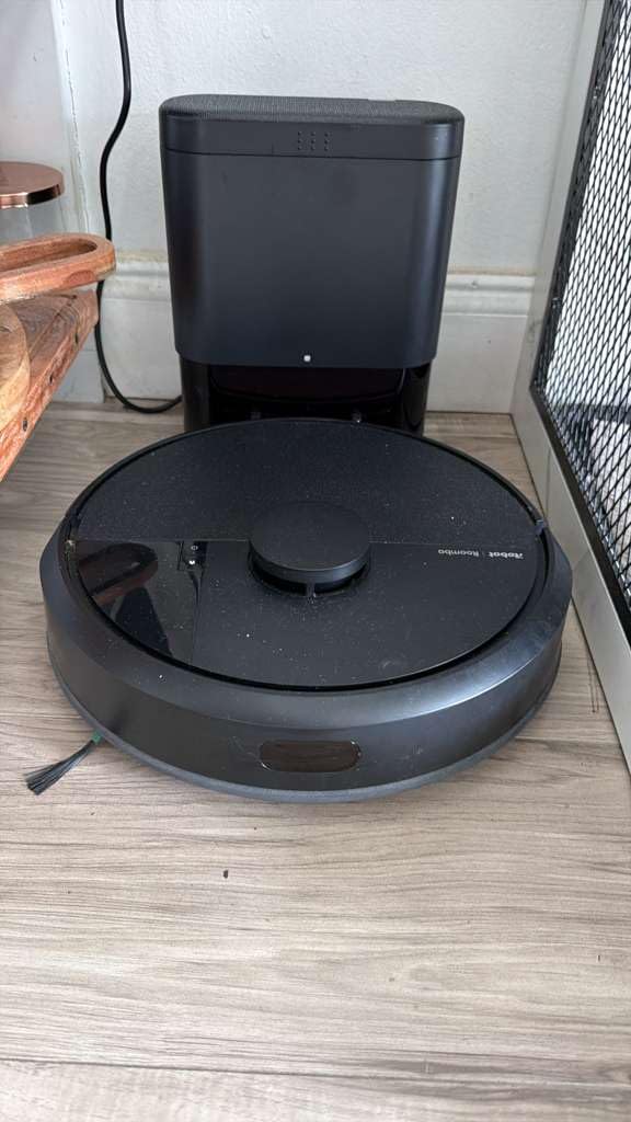 iRobot Roomba 105 Vac Robot Vacuum with AutoEmpty Dock - Self-Empties for 75 Days, LiDAR Navigation, Intense Power-Lifting Suction customer photo 2