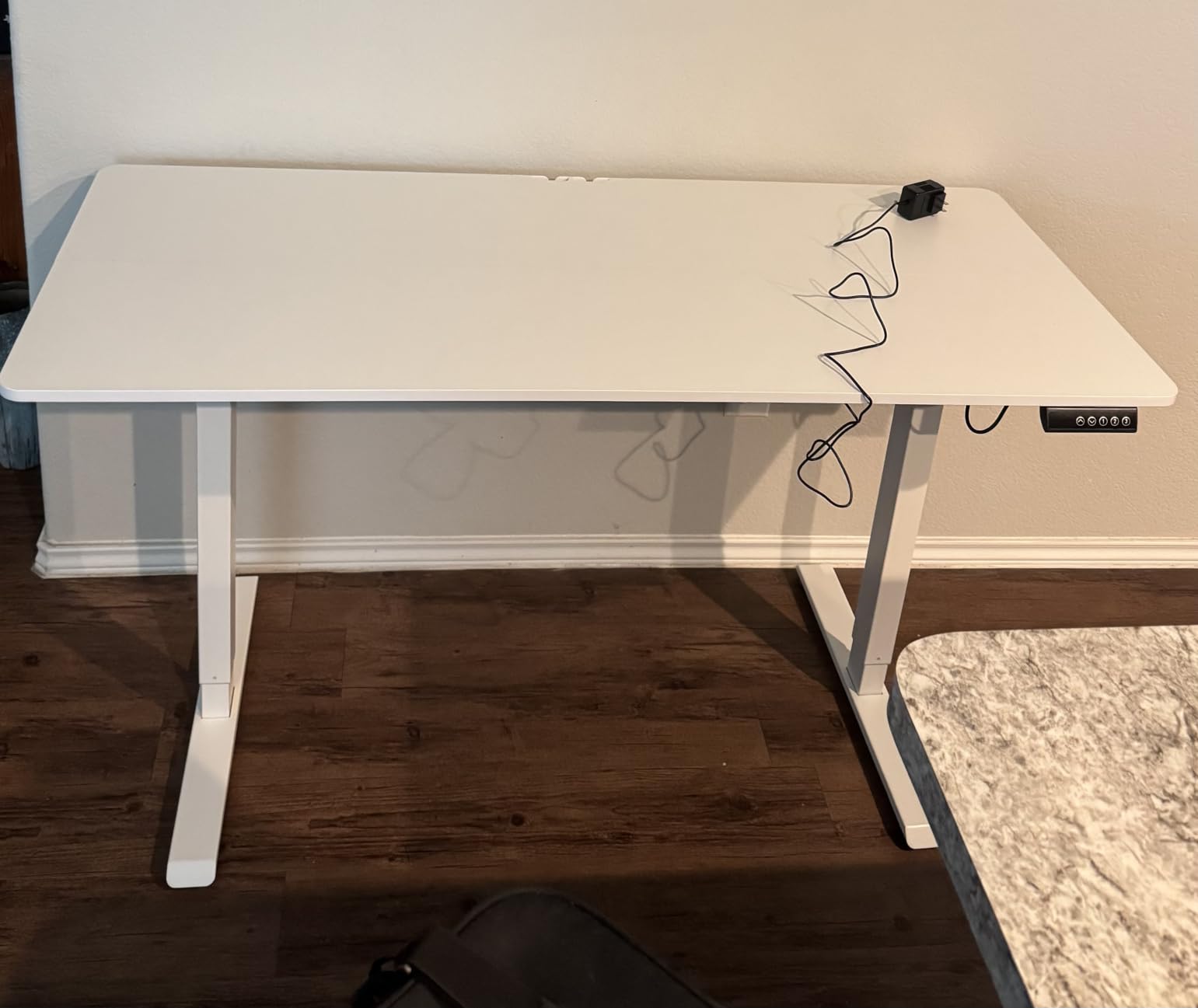 Veken 55 Inch Large Electric Standing Desk, Gaming Table, White, Height Adjustable Sit Stand Up Computer Tables for Home Office, Study, Writing customer photo 1