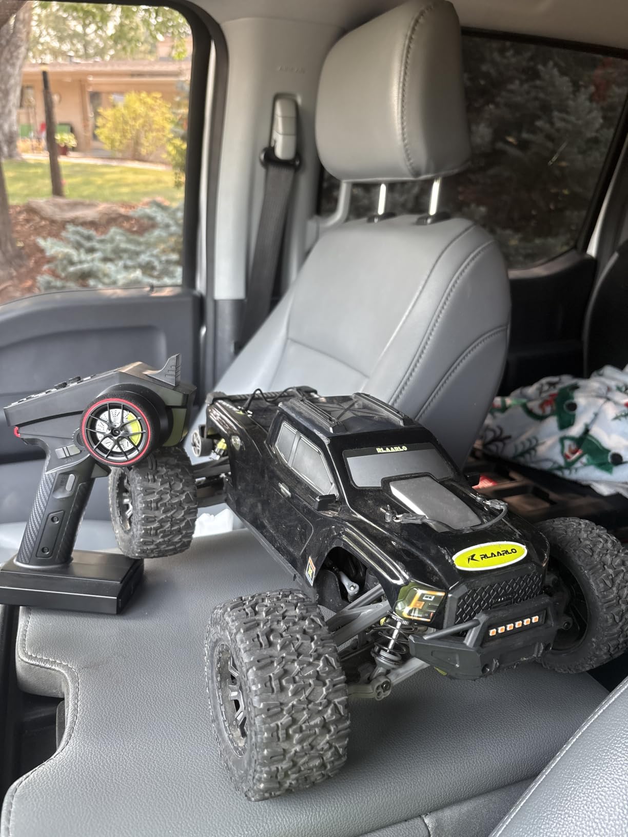 RIAARIO 1/10 Brushless RC Cars, 50+ MPH, 4WD Trucks, Carbon Fiber, Ages 8+ | 60A ESC Monster Trucks, 3650 2650KV Brushless Motor, 3S LiPo, Gyro, CNC Central Differential, 11KG Metal Servo with 7075 Gear customer photo 1