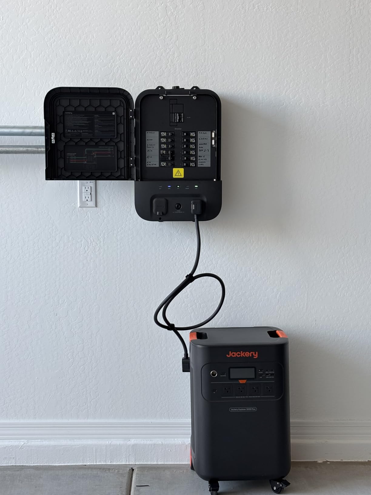 Jackery Explorer 5000 Plus and Smart Transfer Switch, 5040Wh, 7200W Output | 7200W, LiFePO4, 120V/240V Output, 0ms UPS, Whole-Home Backup for Home Use, Blackouts customer photo 2