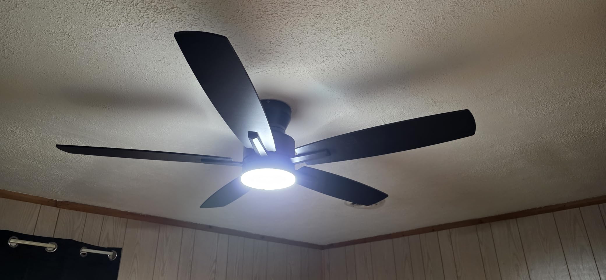 Ohniyou 52'' Low Profile Ceiling Fan with Lights, Remote/APP Control, Black customer photo 1
