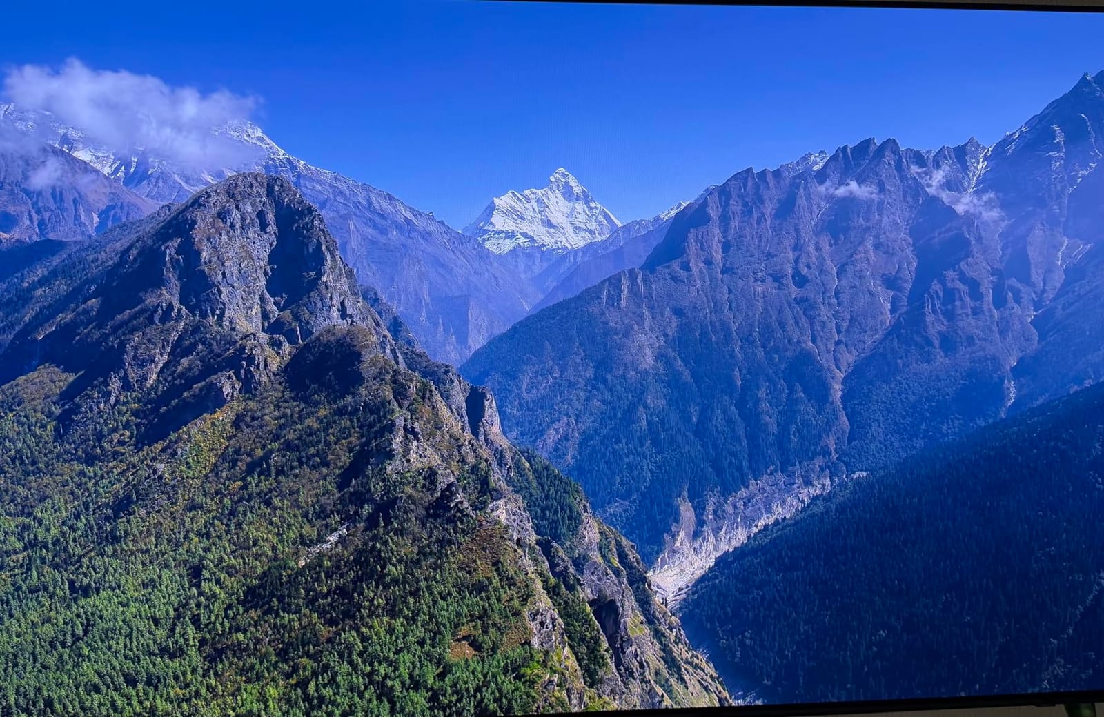 Samsung 77-Inch Class S90F Smart TV (2025 Model, 77S90F), NQ4 Gen3 Processor, Upscaling Pro, HDR+, Motion Xcelerator 144Hz, Vision, Alexa Built-in, 4K customer photo 1