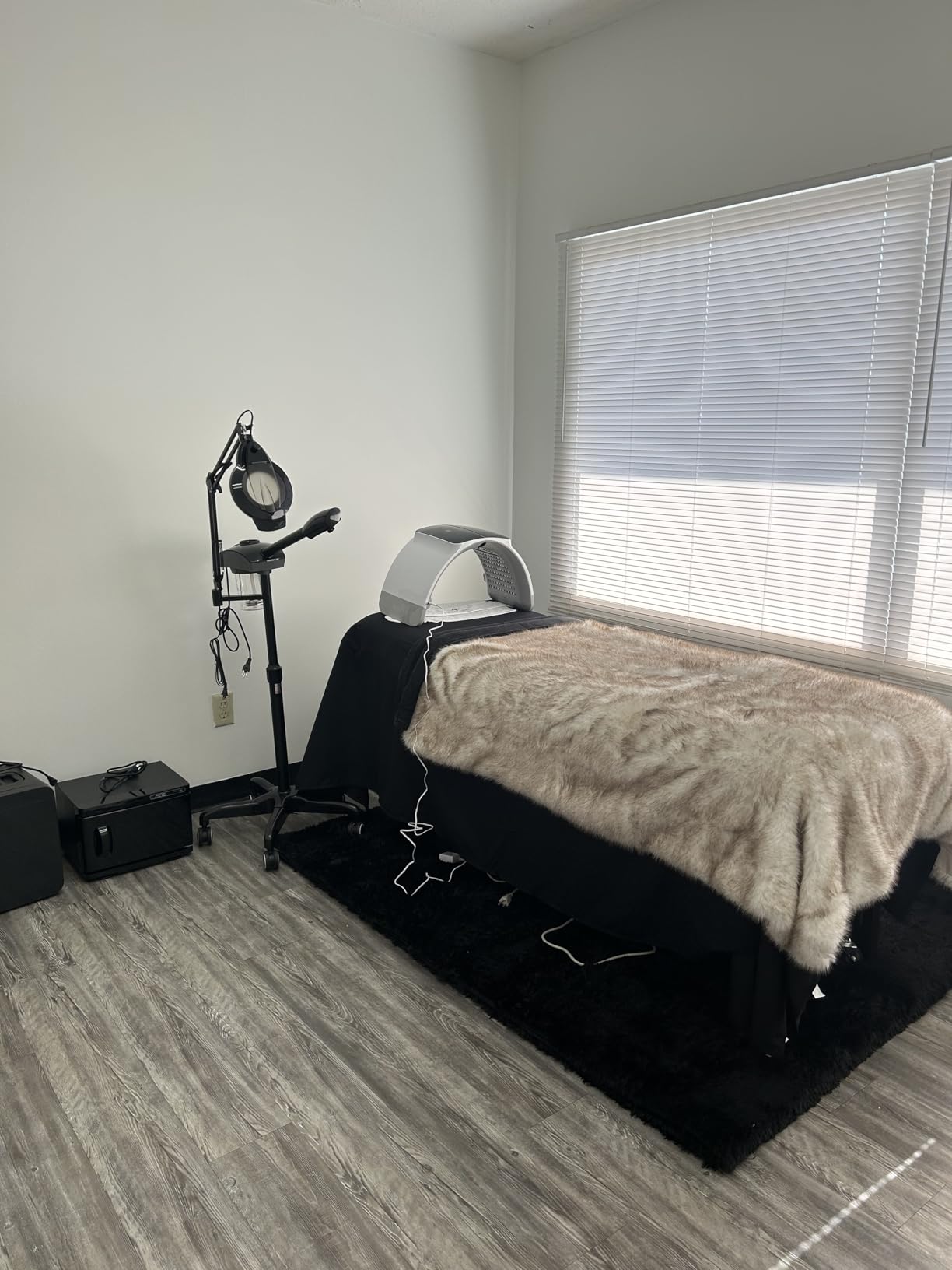 Fully Electric Massage Table with Lift, 1500lbs Capacity - Professional Adjustable Facial Bed for Estheticians, Spa & Waxing, Heavy-Duty customer photo 1