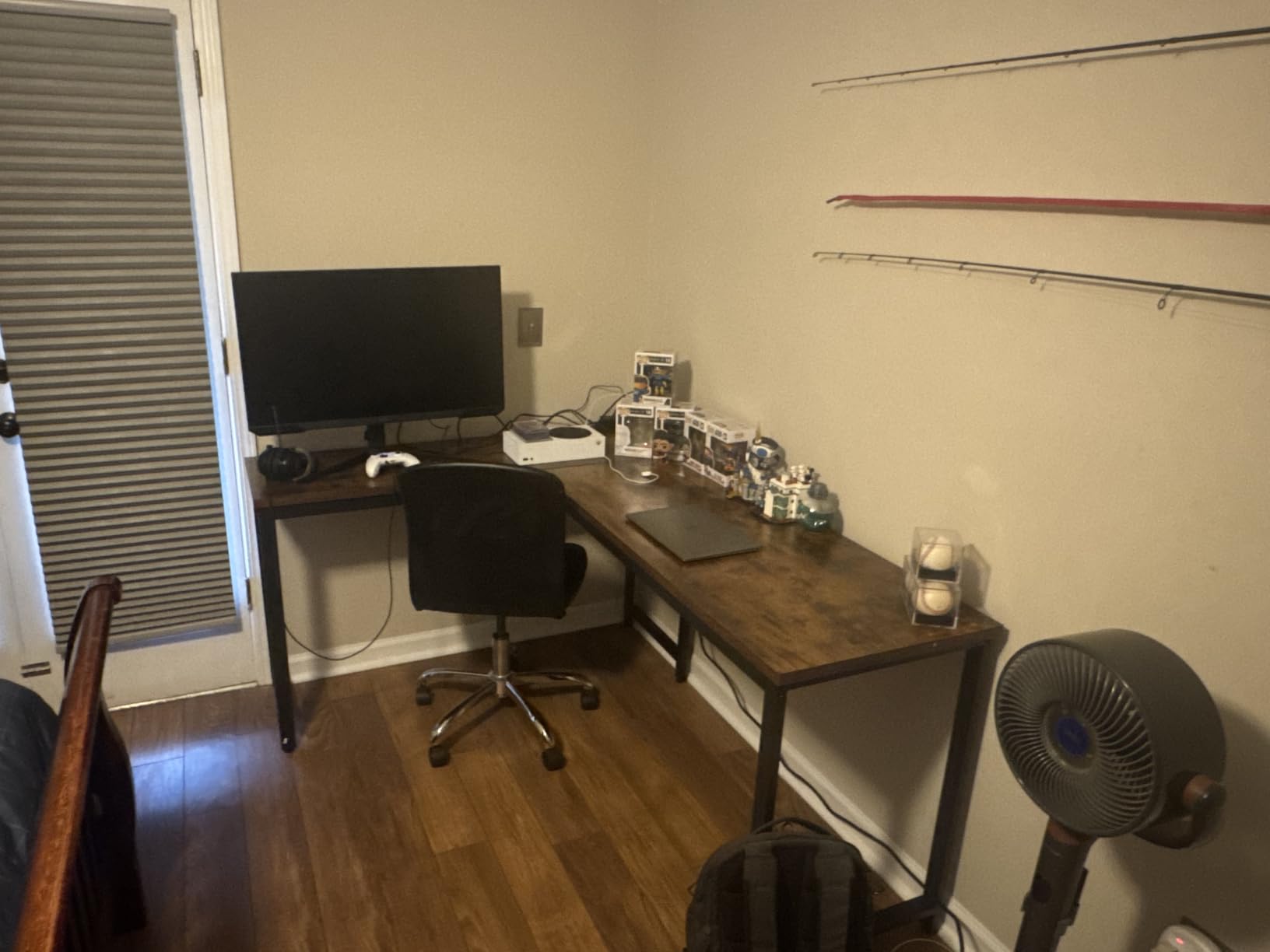 Huuger 63 Inch L Shaped Desk with Power Outlets & 0.95 Inch Thicker Desktop | Reversible Computer Desk, Larger Office Corner Gaming Desk, Metal Frame, for Home Office, Study, Rustic Brown customer photo 1
