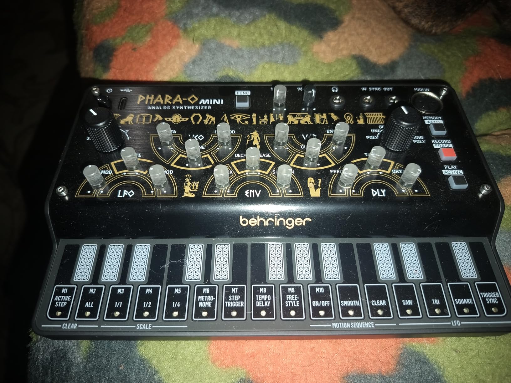 Behringer PHARA-O MINI Mini Synthesizer for Compact Sound Design customer photo 1