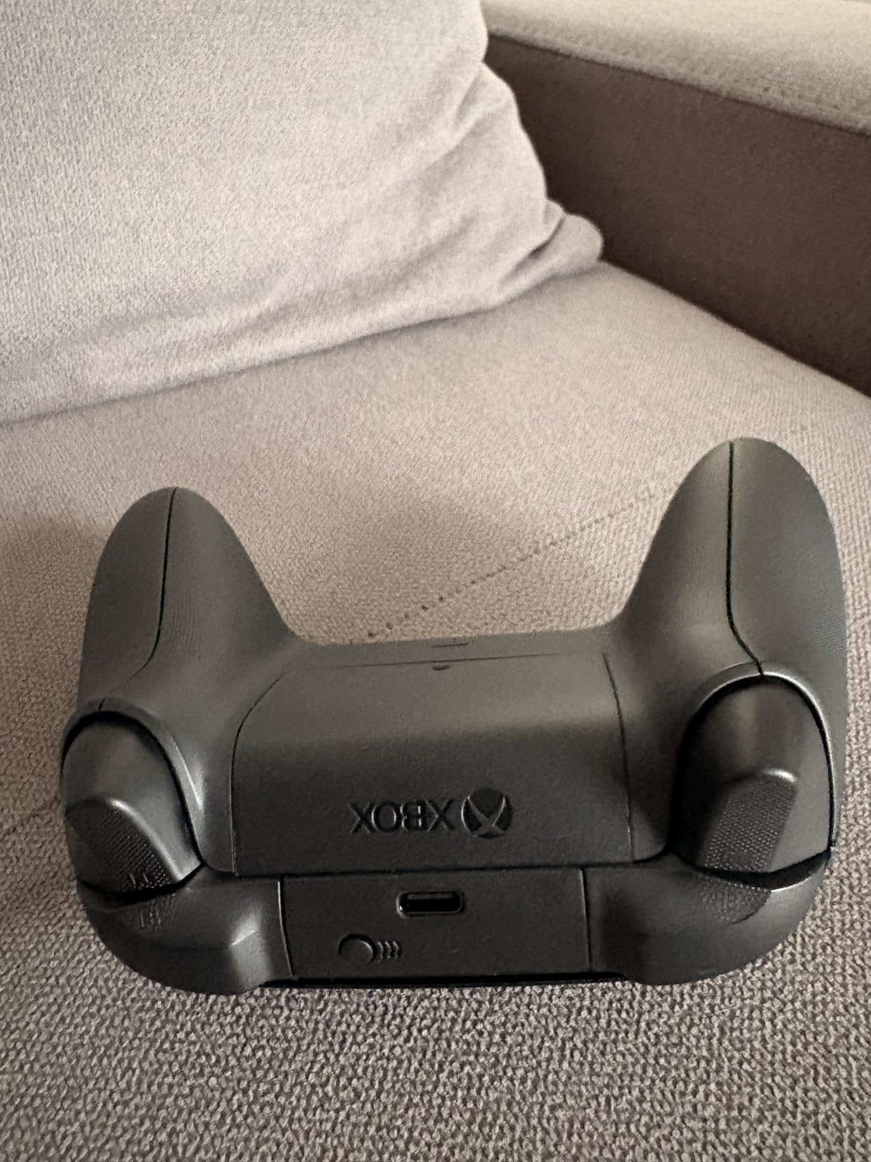 XBOX Wireless Gaming Controller | Carbon Black | Consoles, PCs, TVs, mobile, and more | Textured Grip | Wireless, Bluetooth, USB-C Connectivity customer photo 2