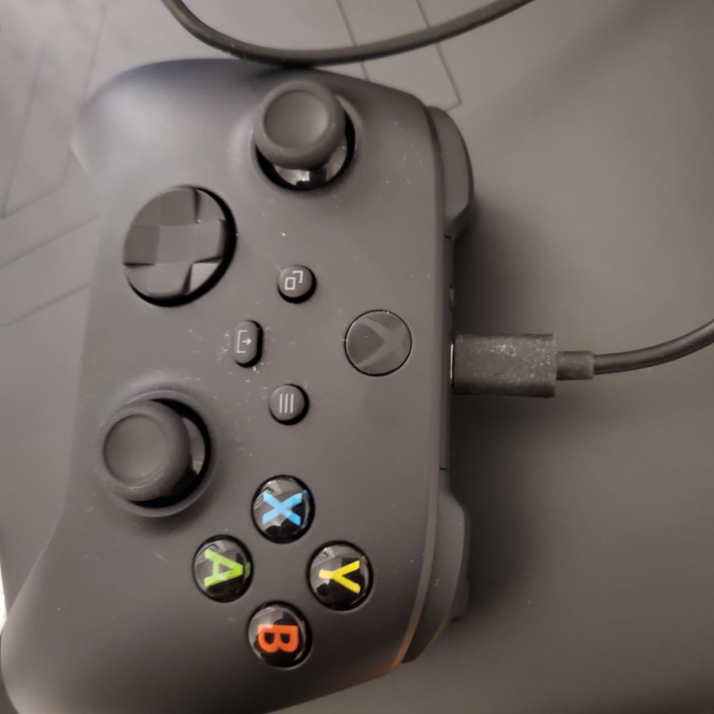 XBOX Wireless Gaming Controller + USB-C Cable | Carbon Black | Consoles, PCs, TVs, mobile, and more | Textured Grip | Wireless, Bluetooth, USB-C Connectivity customer photo 1