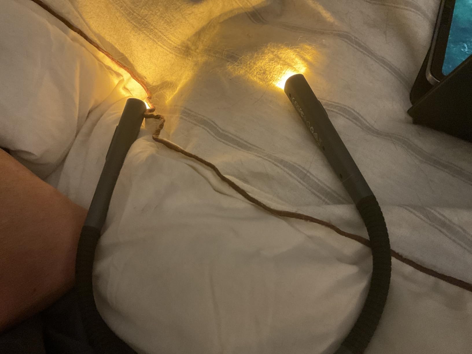 Clip-on Rechargeable Reading Light for Books in Bed, Stepless Dimming 3 Color Temperature Eye-Caring Book Light customer photo 2