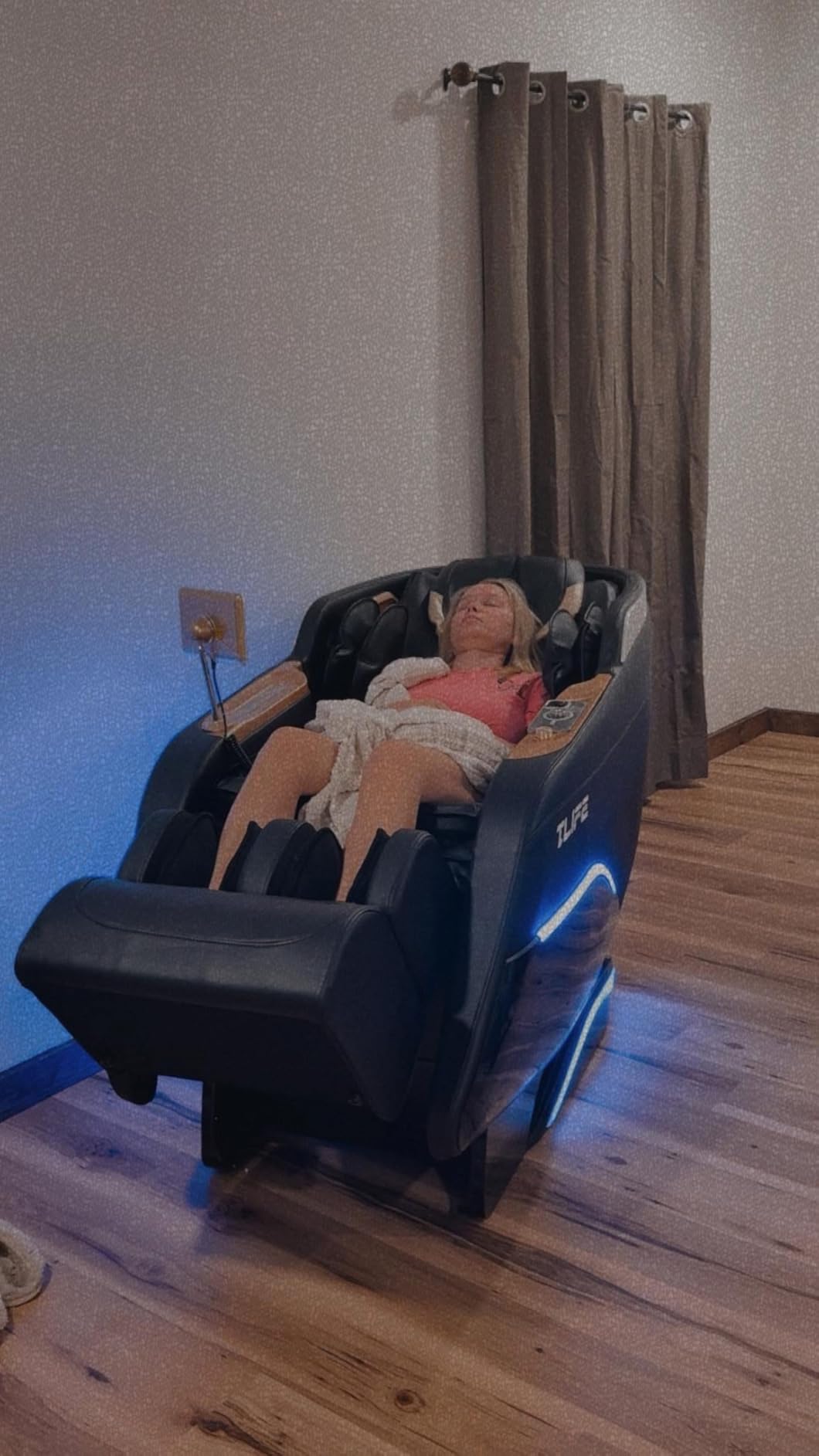 TLIFE Massage Chair Full Body 160° Zero Gravity SL-Track, 12 Modes, Black | Full-Body Airbags, Body Scan, 6 Massage Techniques, Foot Roller, LCD Touchscreen, No Assembly, Lumbar & Calf Heat for Seniors customer photo 2