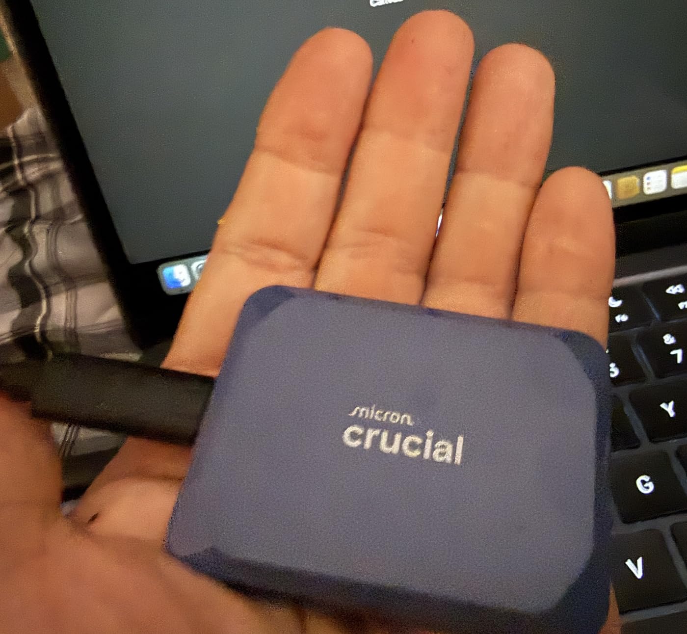 Crucial X10 1TB Portable SSD, Up to 2,100MB/s, USB 3.2 USB-C, External Solid State Drive for Windows, Mac & Android customer photo 1