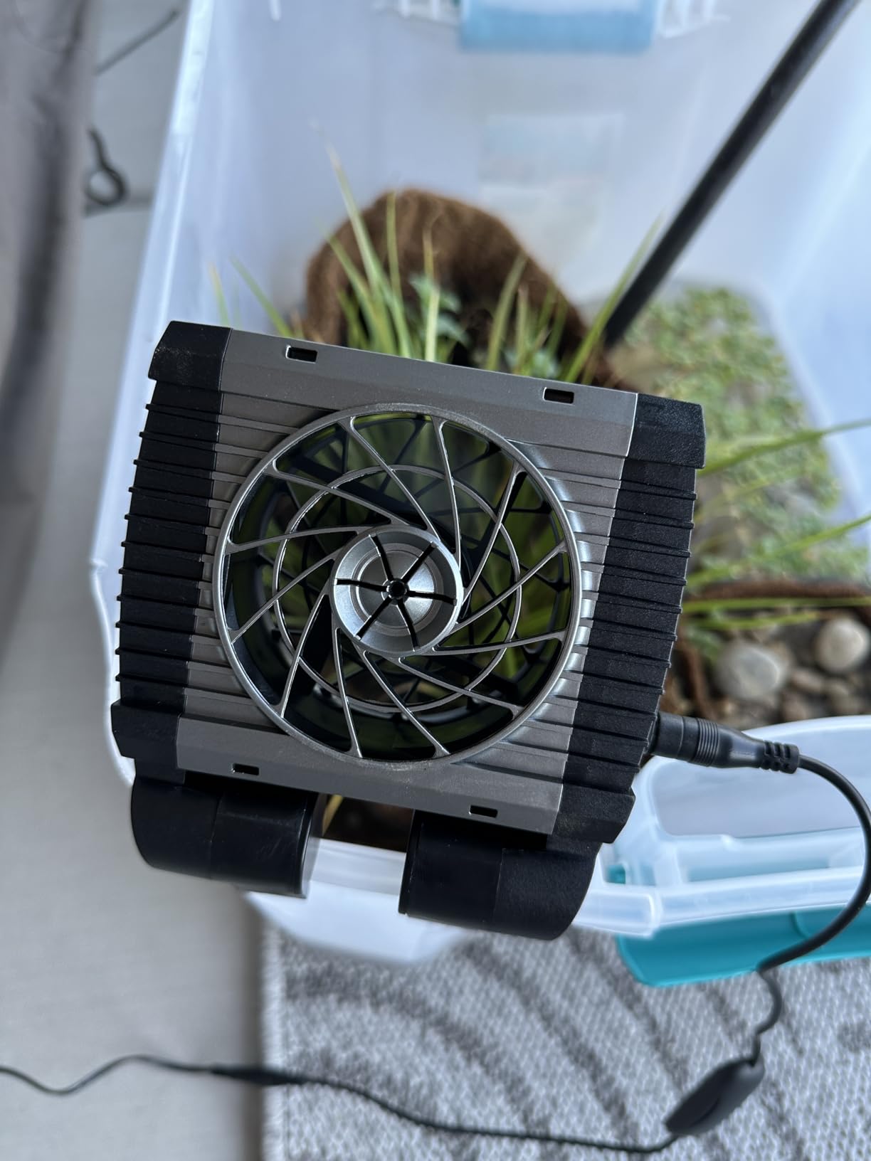 Pawfly Aquarium Chiller Fan, Quiet Aquarium Fan for Axolotl Tank, Fish Tank Cooling Fan, Aquarium Cooler with Adjustable Speed and Timer, Terrarium Fan Water Chiller for Freshwater and Saltwater Tanks customer photo 1