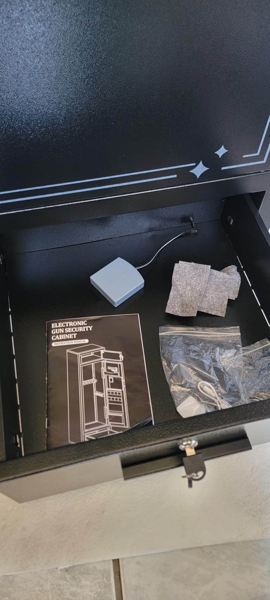 KAER 20 Biometric Gun Safe for Rifles and Pistols, Large Gun Cabinet for Home Rifle, Quick Access Gun Safe with Fingerprint, Rifle Safe with Removable Shelf and Pistol Pocket [No Assembly Required] customer photo 2