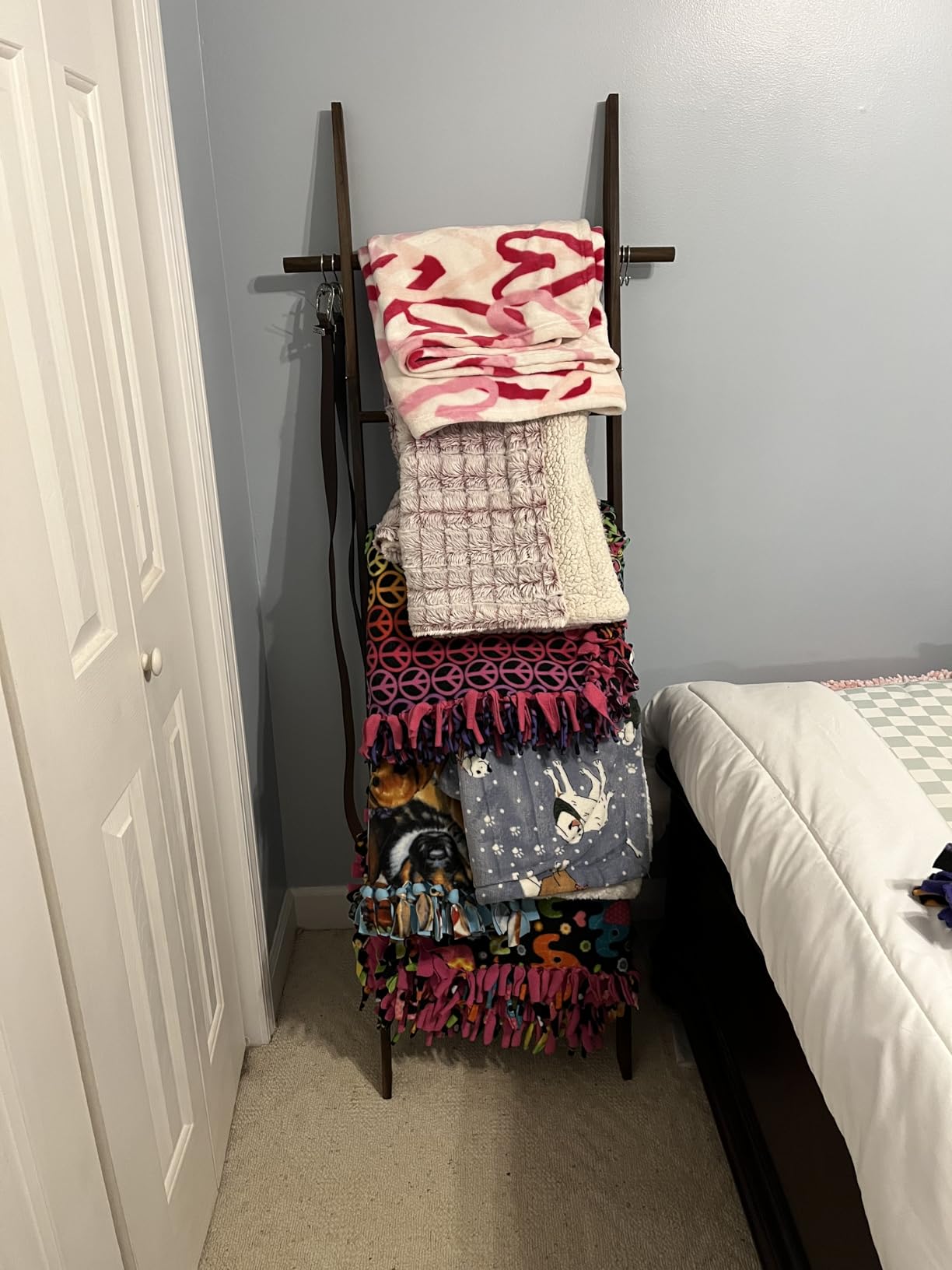 Farmhouse Wooden Blanket Ladder with Removable Hooks Brown 6-Tier | Rustic Blanket Rack Decorative Stand, Leaning Towel Quilt Rack Holder for Bathroom Living Room Decor customer photo 1