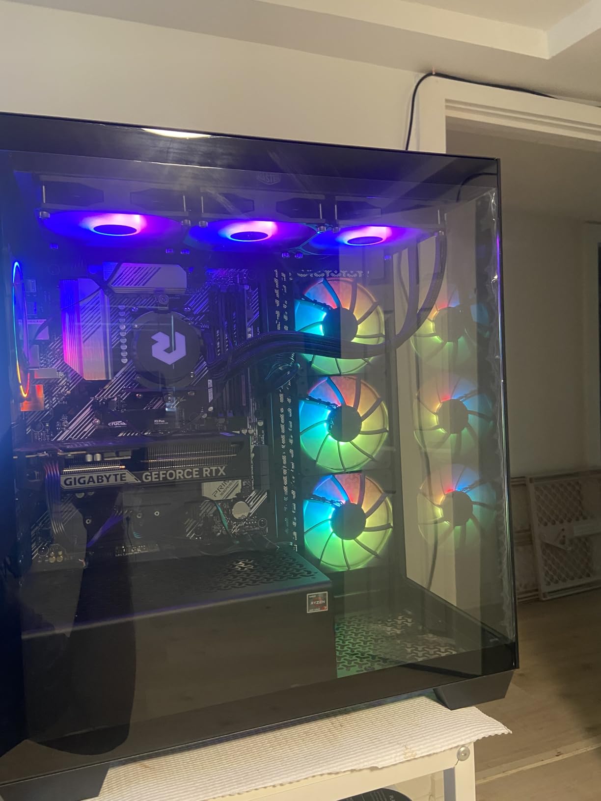GIGABYTE GeForce RTX 5060 WINDFORCE OC 8G Graphics Card, Cooling System, 8GB 128-bit GDDR7, PCIe 5.0, Manufactured by NVIDIA, DisplayPort & HDMI - Video Output Interface, GV-N5060WF2OC-8GD Video Card customer photo 1