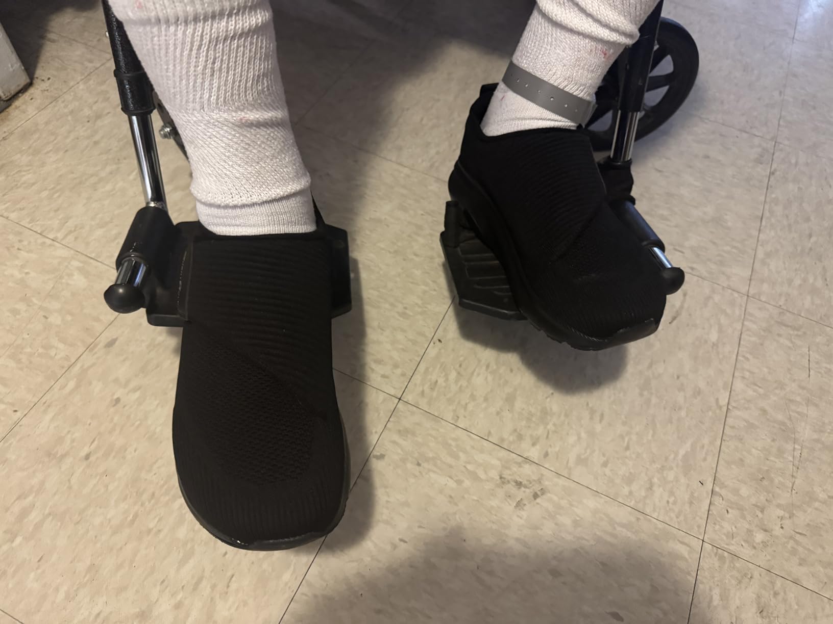 Diabetic Shoes for Men Wide Toe Box Slip-on Shoes for Swollen Feet Adjustable Walking Shoes for Elderly Foot Pain Relief Neuropathy customer photo 2