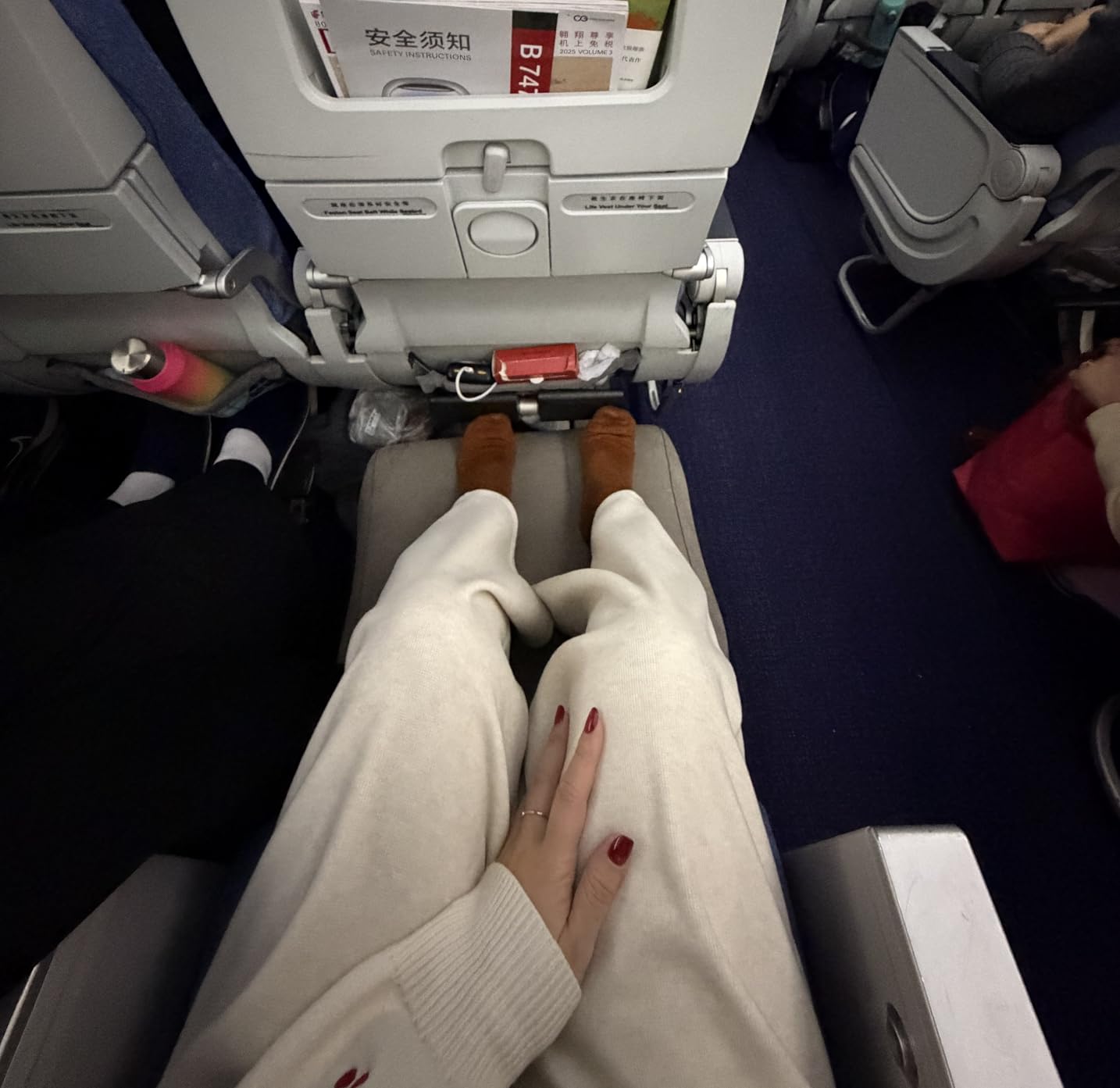 Maliton Inflatable Foot Rest Pillow for Travel, Kids Airplane Bed, Adjustable 3 Layers Height Leg Pillow customer photo 1