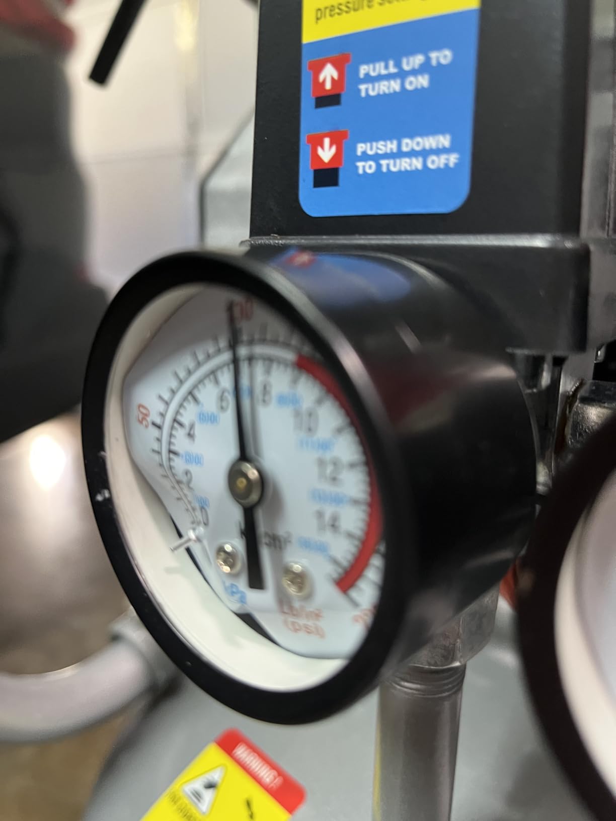 VEVOR 13-Gallon Air Compressor, 2HP, 4.6 SCFM@90PSI, Oil-Free Tank, 66dB Quiet Operation, Ideal for Tire Inflation, Woodworking, Auto Repairs, and Spray Painting (Maximum Pressure 125 PSI) | For Tire Inflation, Woodworking, Auto Repair, Spray Painting, 125 PSI Max Pressure, Movable with Wheels, Thickened Steel Body customer photo 2