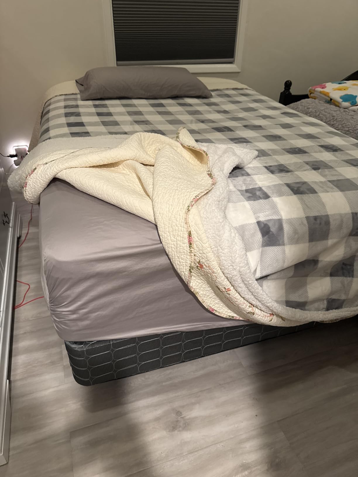BedStory Extra Firm Queen Mattress 12 Inch, Hybrid Mattresses - Cooling Gel & Pocket Springs, Pain Relief & Zoned Lumbar Support for Side Sleepers, CertiPUR-US, Fiberglass-Free customer photo 2