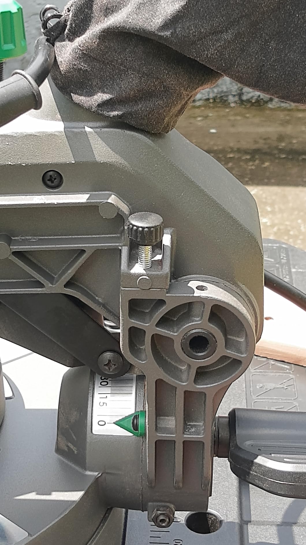 Metabo HPT 10-Inch Single Bevel Compound Miter Saw, 15-Amp Power Saw with Xact Cut Shadow Line, Precision Miter Angles, Single Bevel 0-45°, 40T TCT Miter Saw Blade, Lightweight Design, C10FCG2 customer photo 2