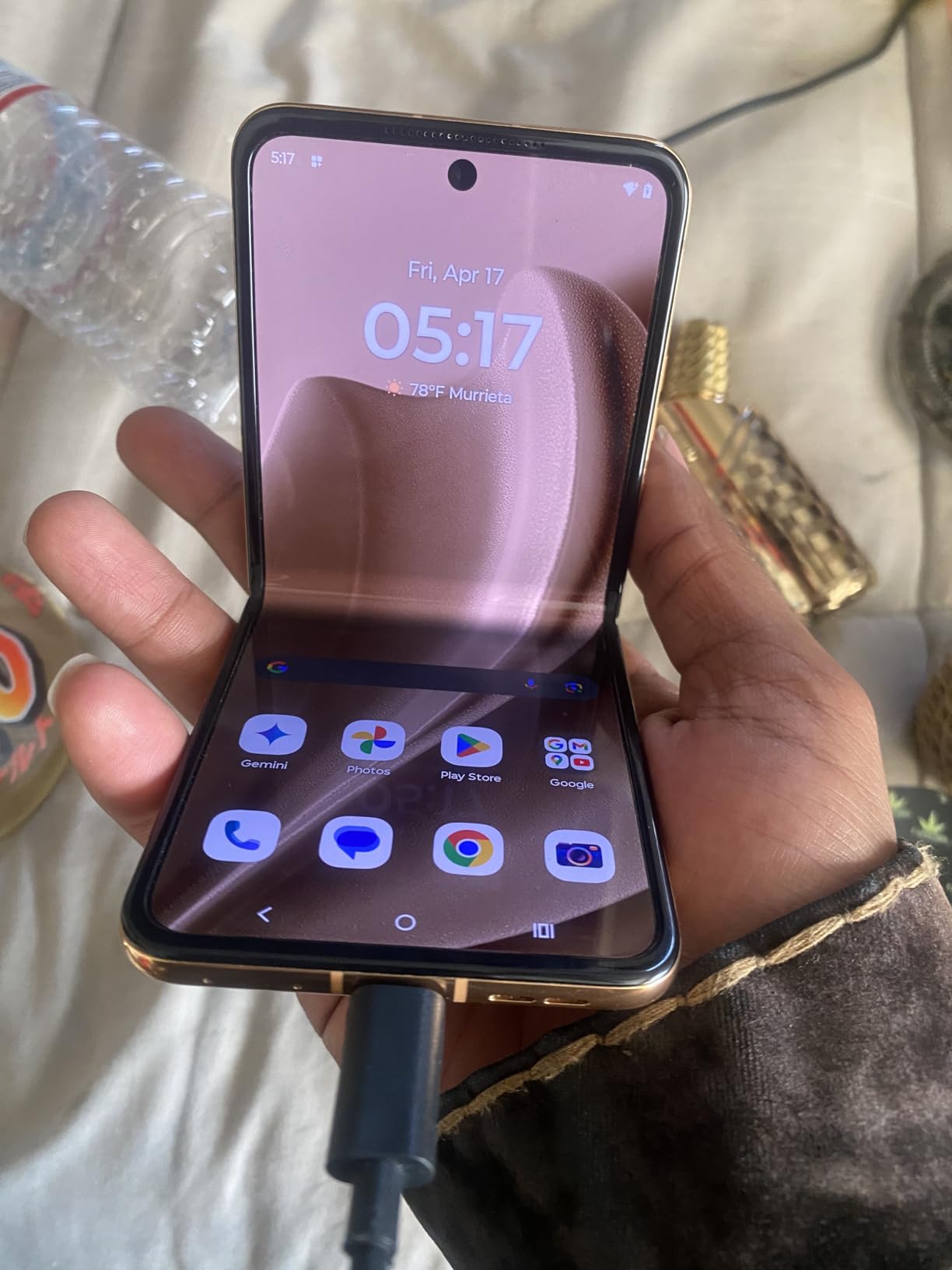 Motorola Moto Razr+ 2025, 256GB + 12GB RAM, Pantone Mocha Mousse - Unlocked customer photo 1